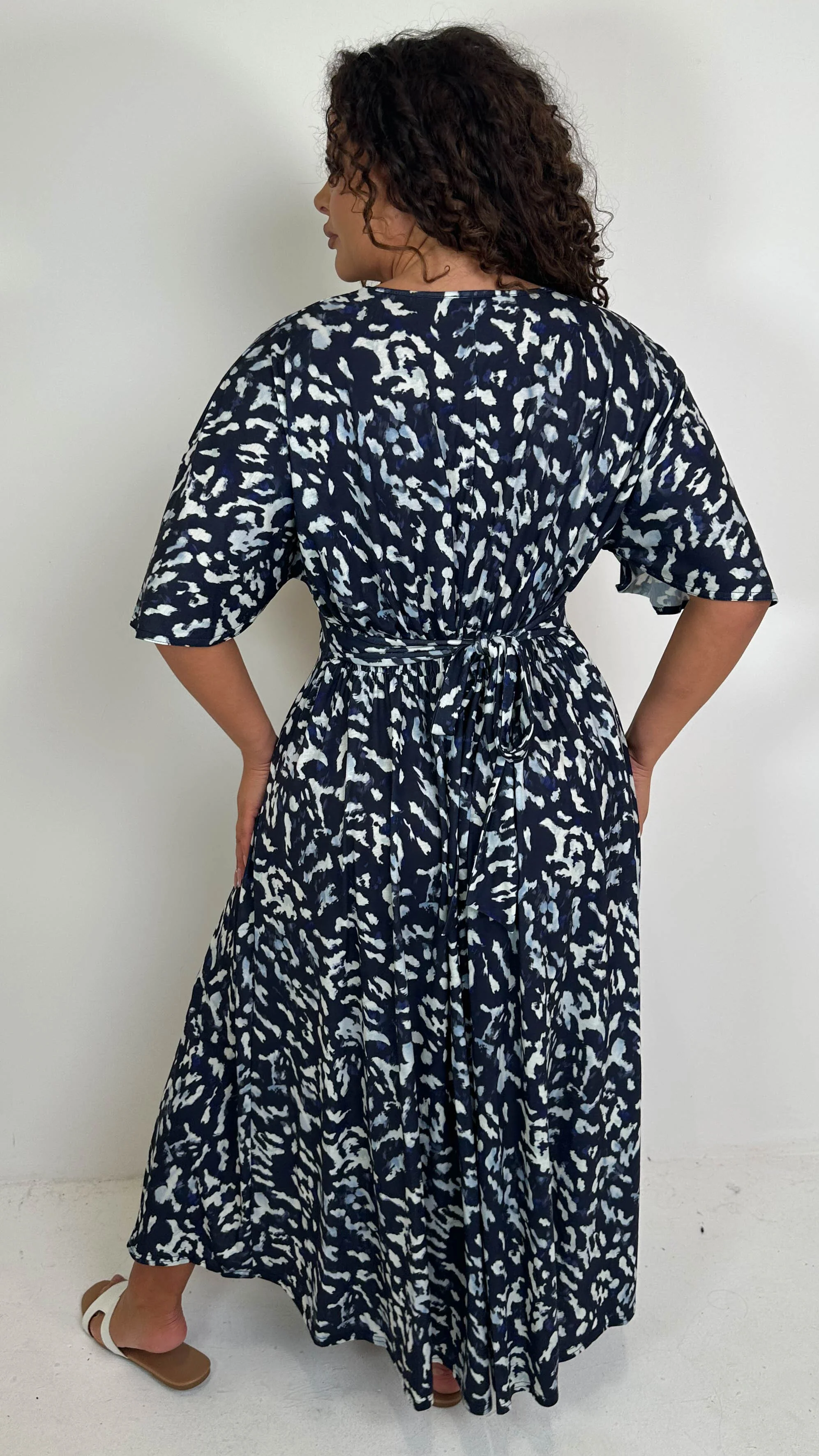 CurveWow Angel Sleeve Tie Back Maxi Dress Smudge - Image 8