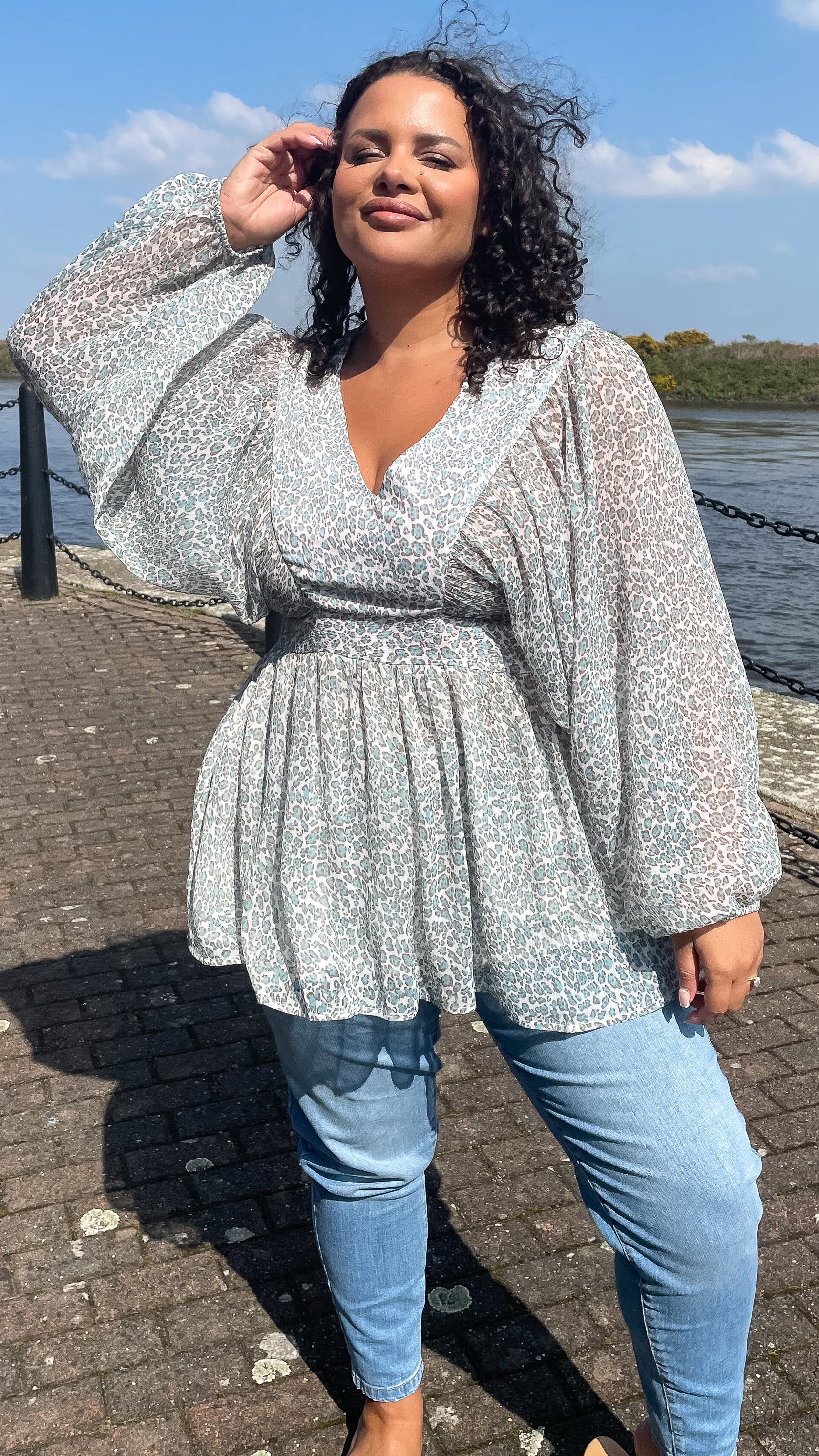 CurveWow Balloon Sleeve Blouse Green Leopard - Image 3
