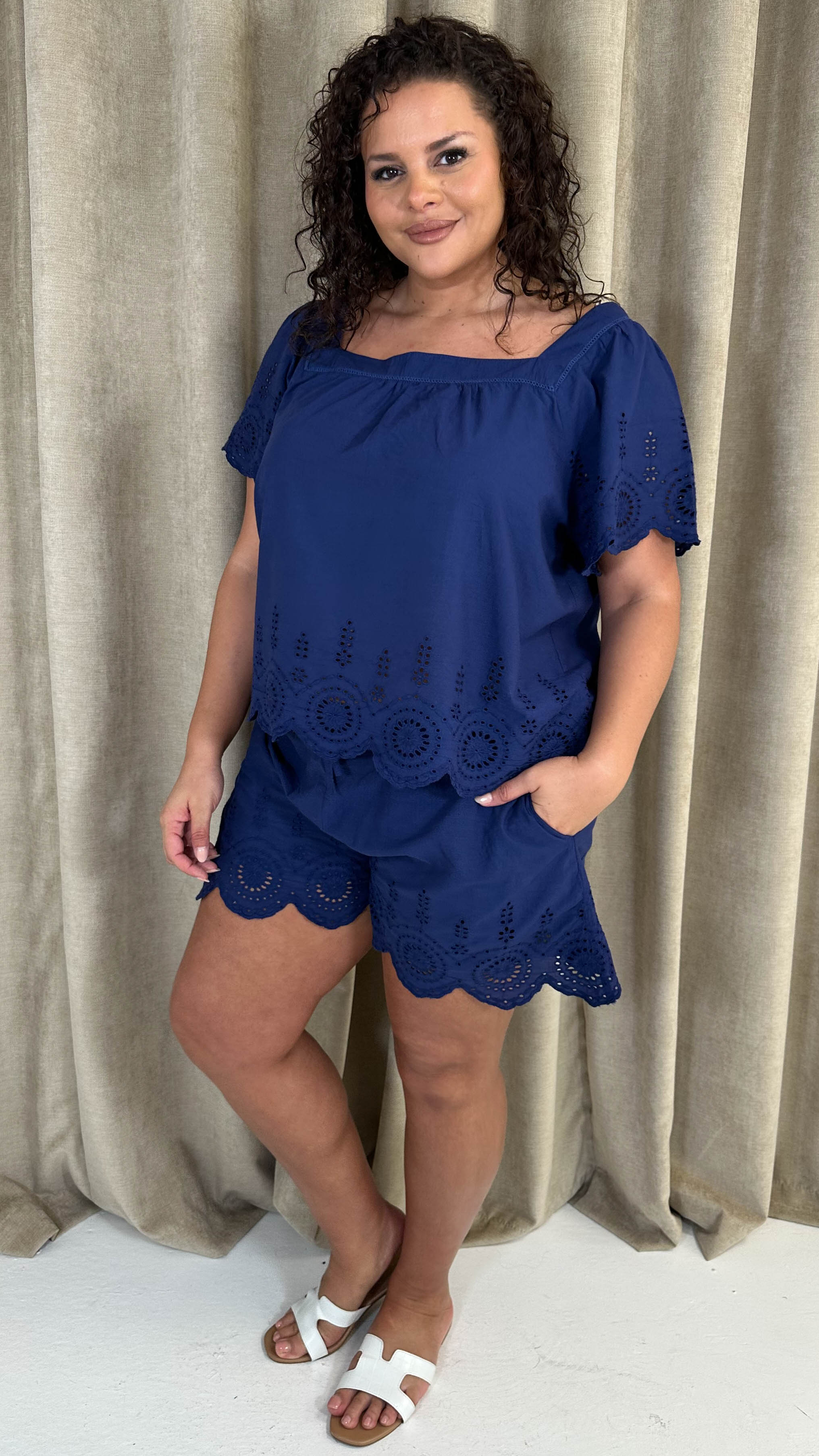 CurveWow Broderie Scallop Edge Short Navy - Image 6