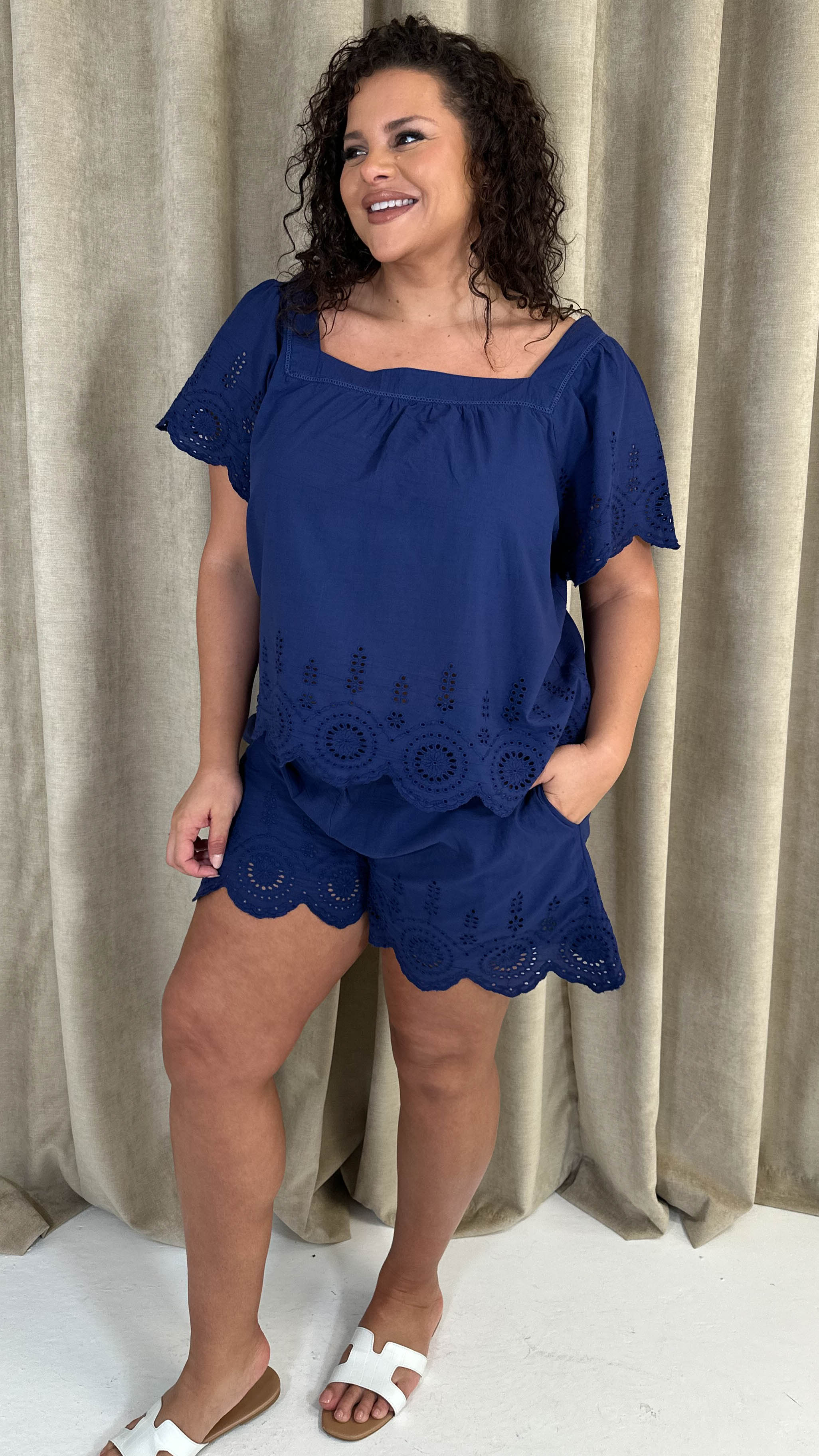 CurveWow Broderie Scallop Edge Short Navy - Image 7