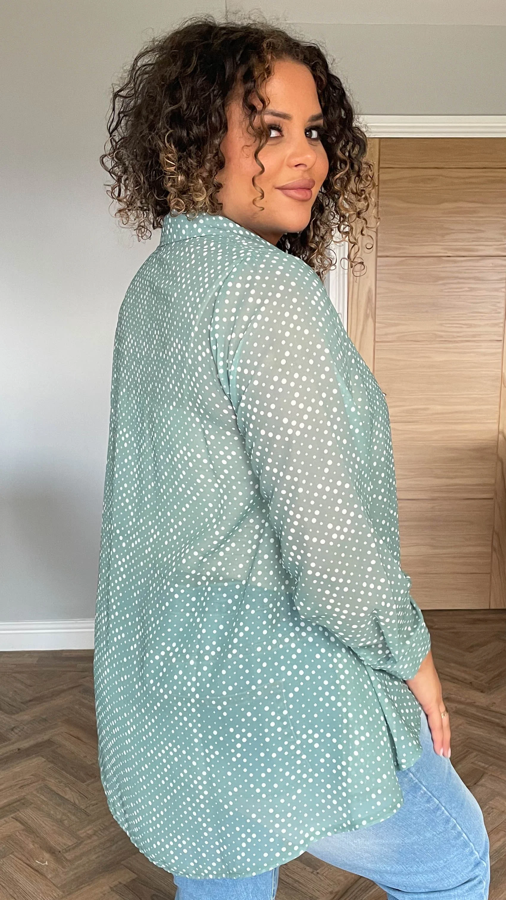 CurveWow Button Through Dipped Hem Shirt Green Spot - Image 7