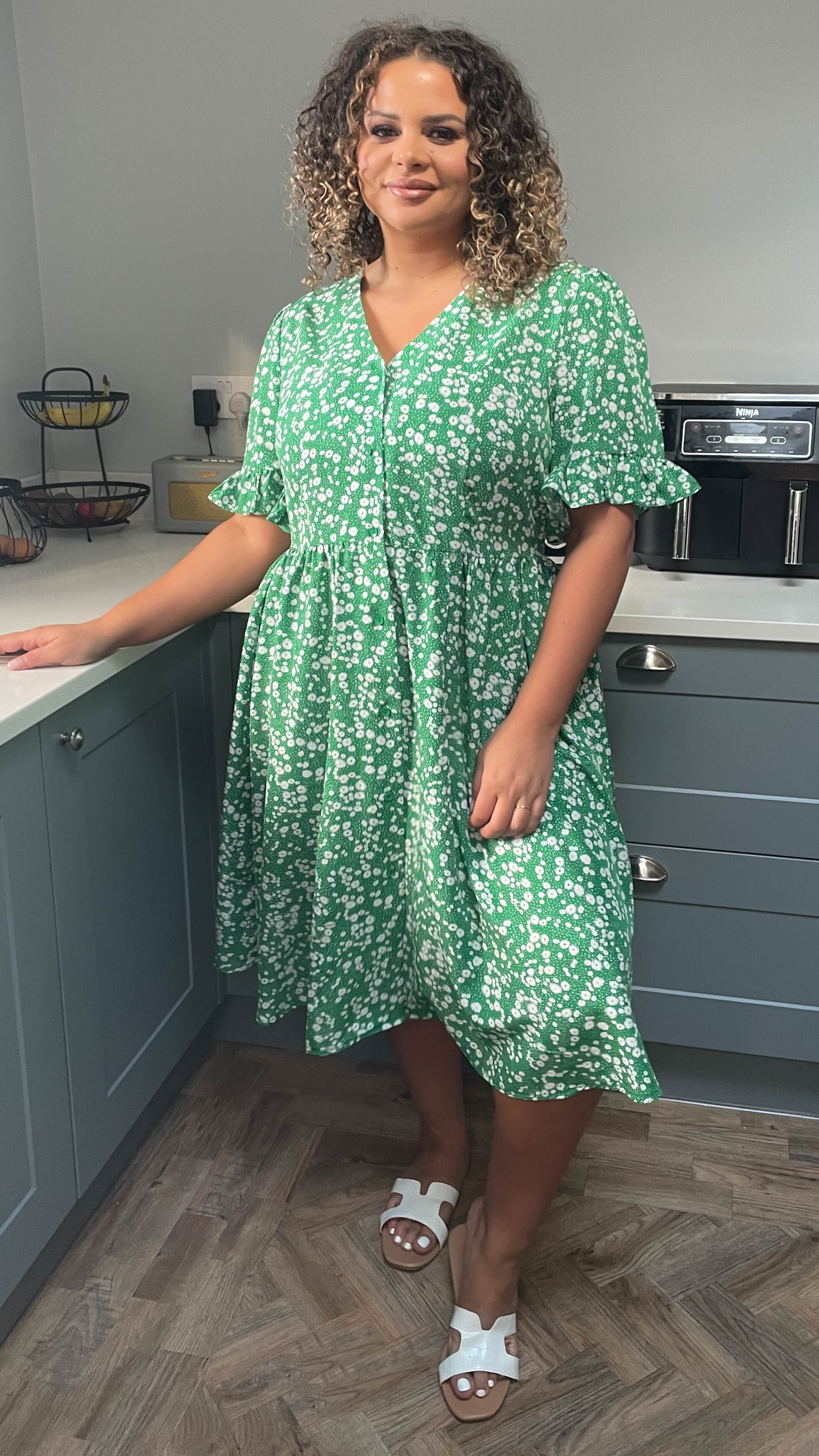 CurveWow Button Through Dress Green Floral - Image 4