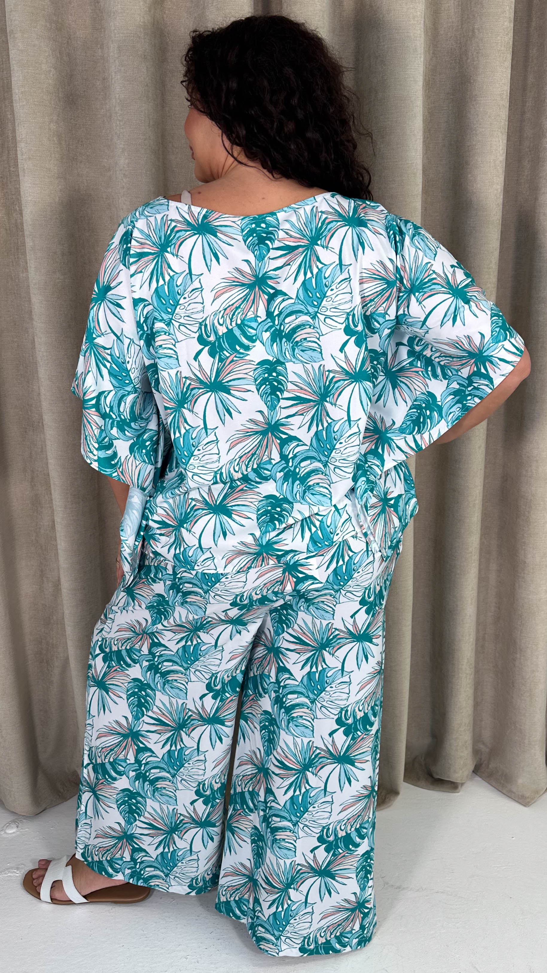 CurveWow Cape Top Green & White Palm Leaves - Image 7