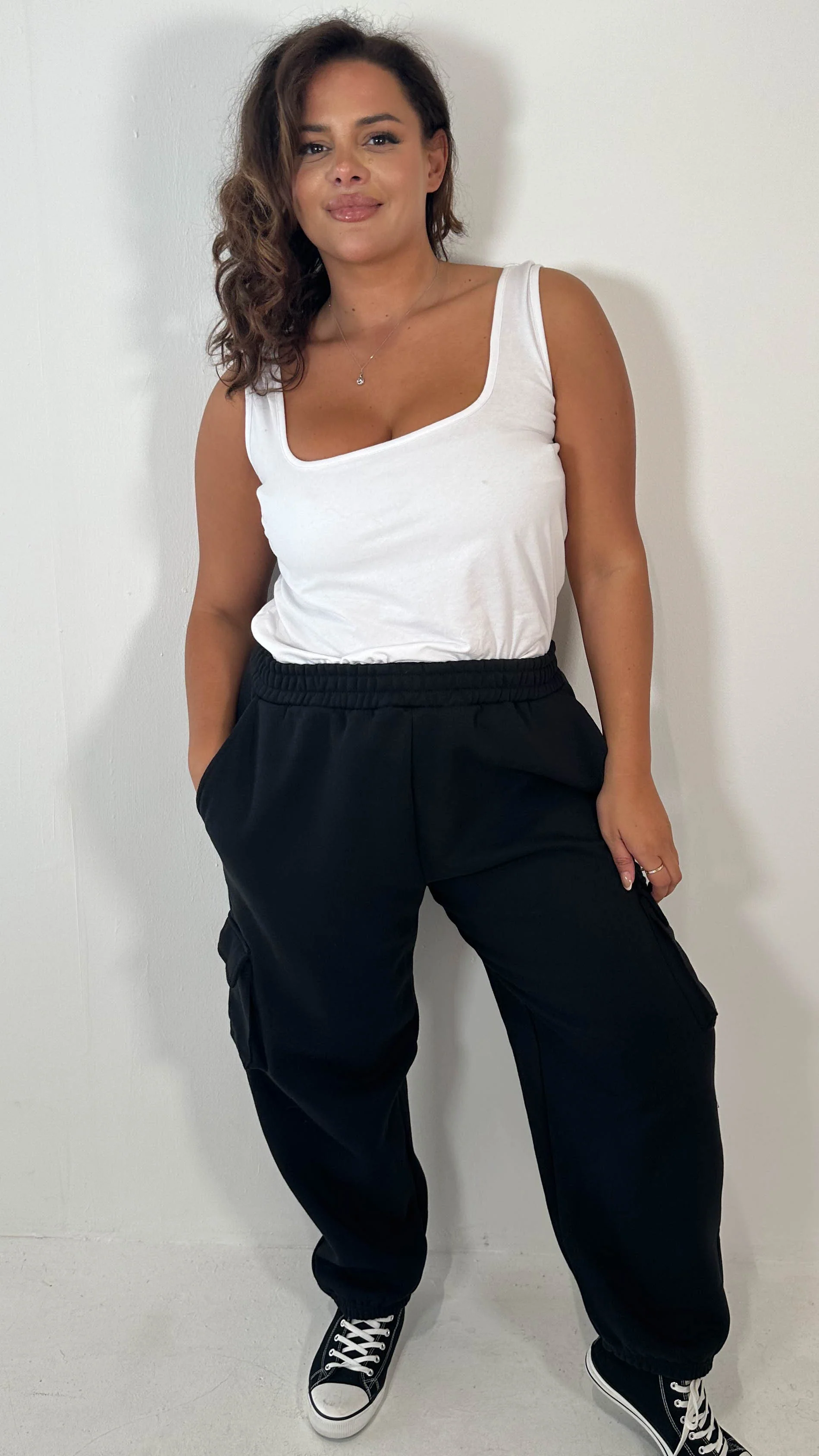 CurveWow Cargo Jogger Black - Image 3