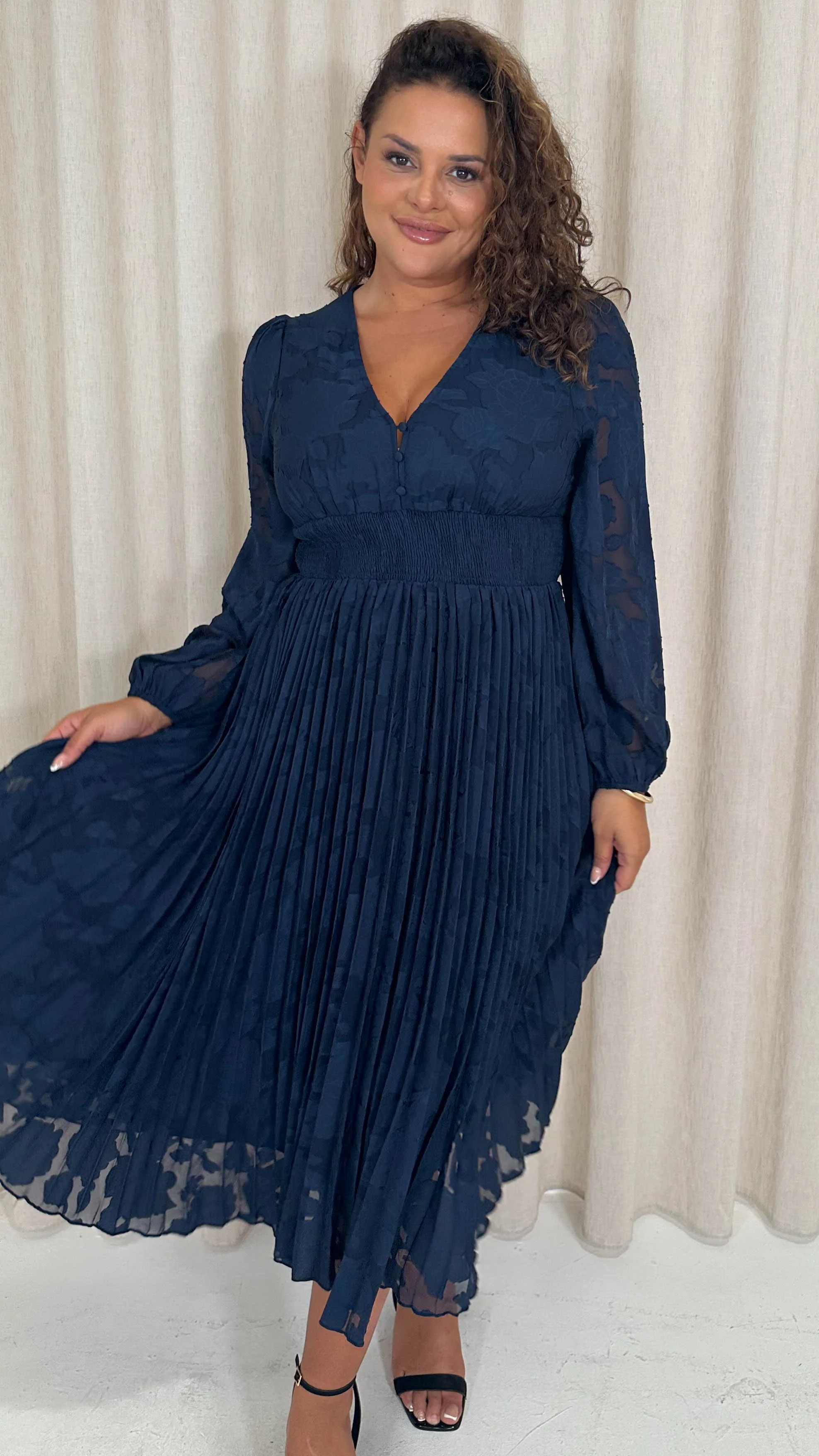 CurveWow Davore V-Neck Pleated Dress Navy - Image 6