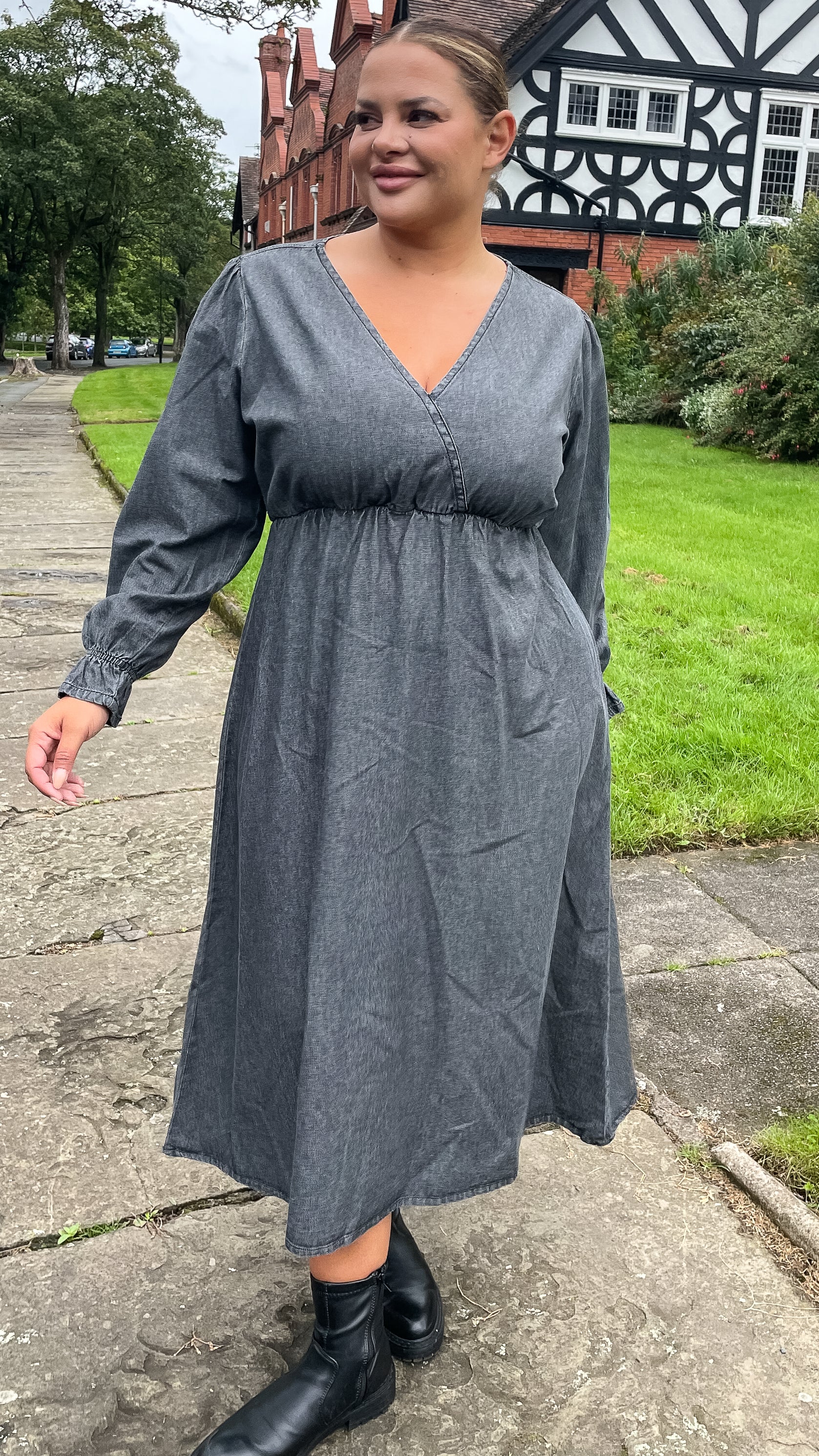 CurveWow Denim Elasticated Waist Wrap Dress Black Wash - Image 5