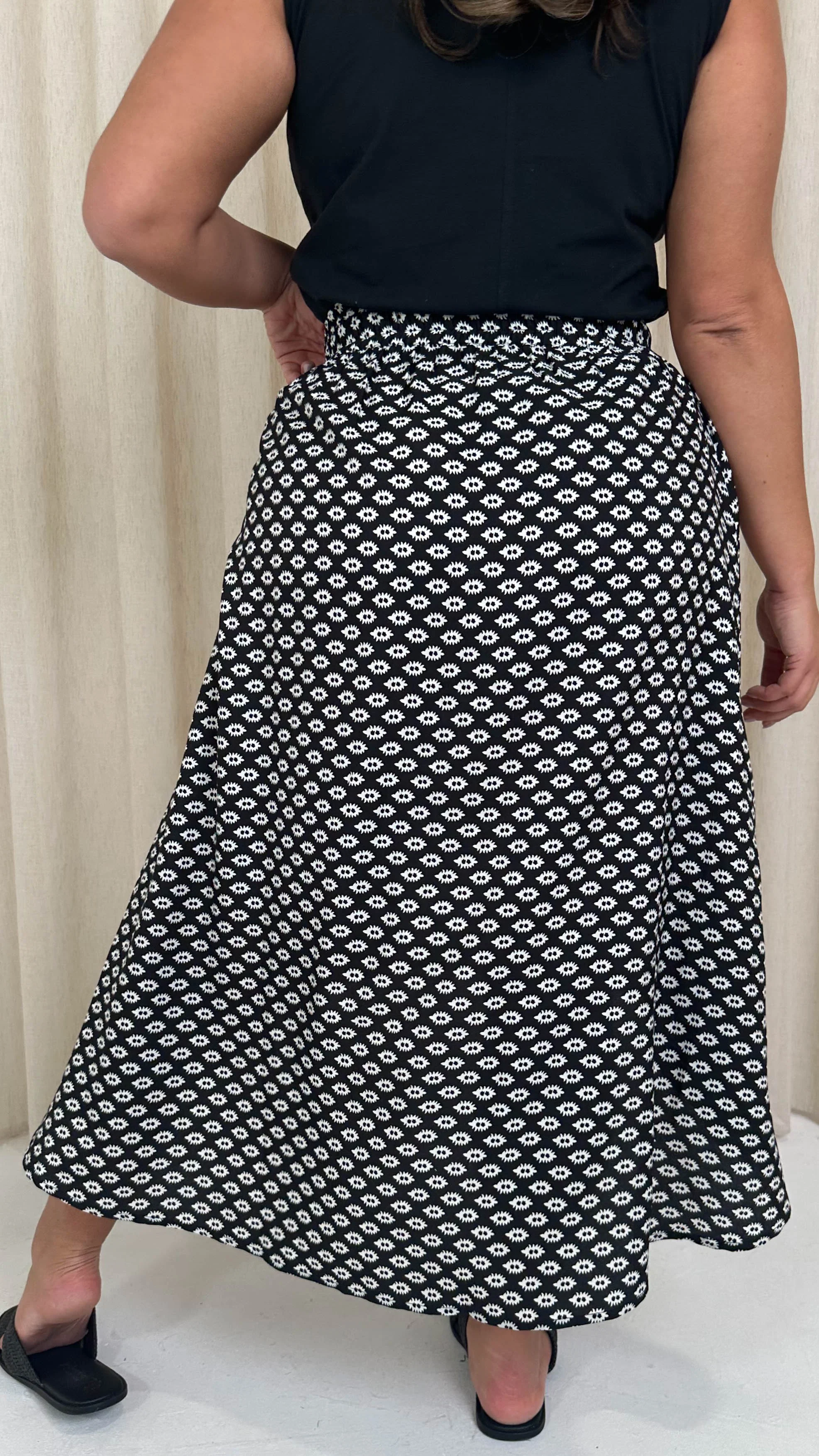 CurveWow Dipped Hem Midi Skirt Mono Geo - Image 7