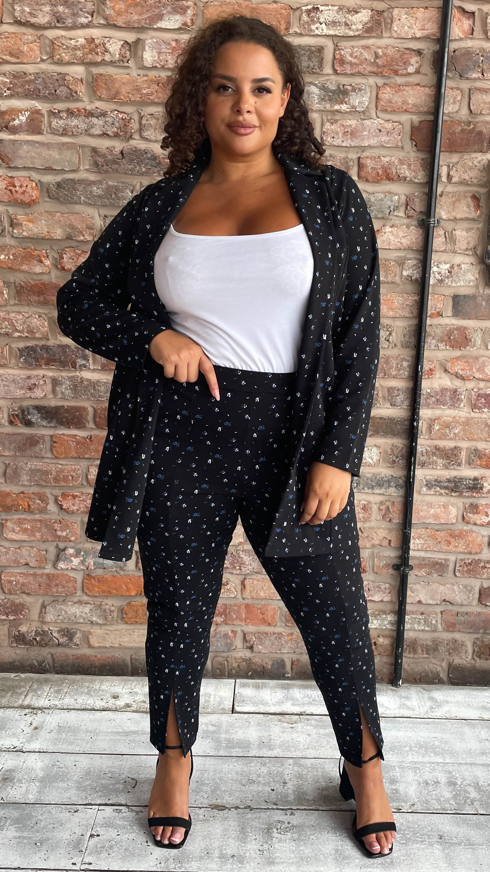 CurveWow Ditsy Print Blazer Black - Image 3
