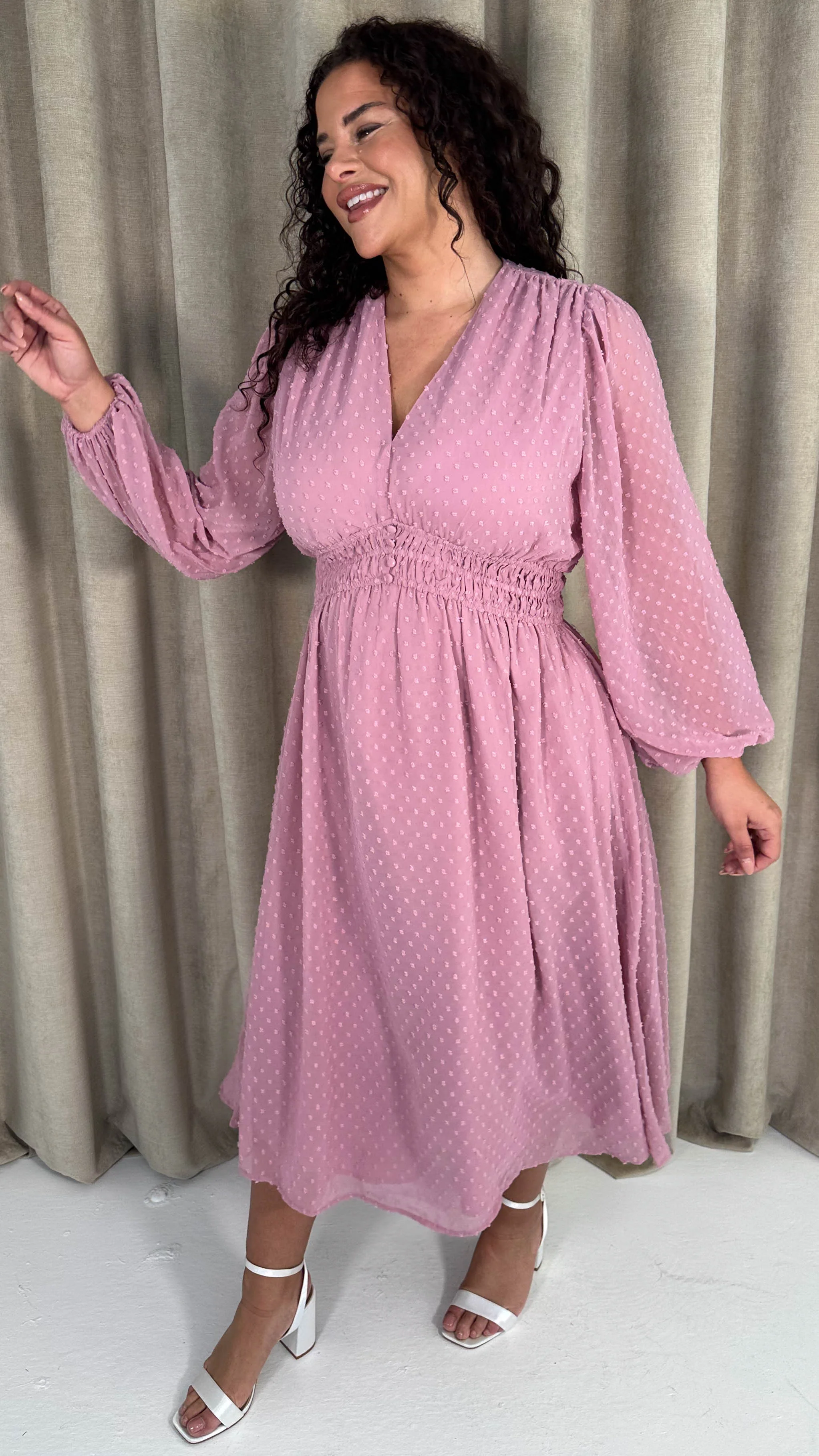 CurveWow Dobby Shirred Bodice Midi Dress Pink - Image 3