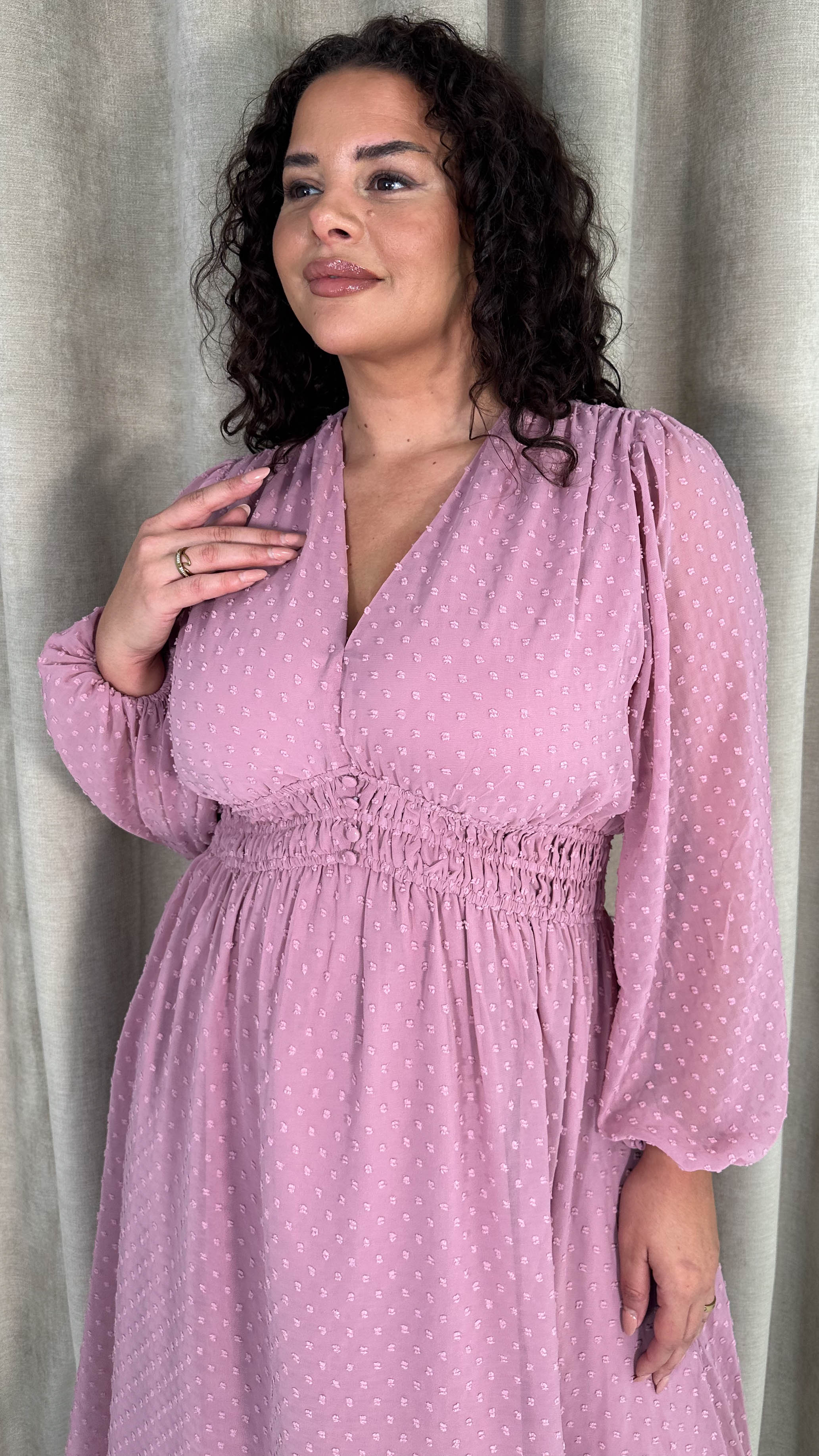 CurveWow Dobby Shirred Bodice Midi Dress Pink - Image 4