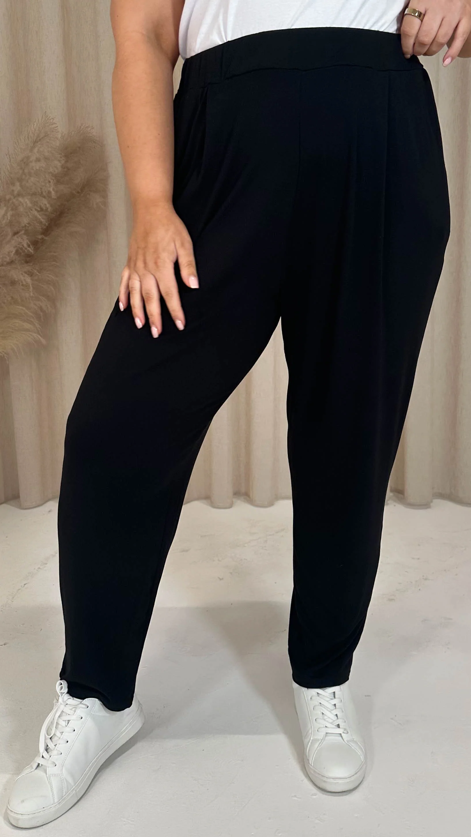 CurveWow Double Pleated Pocket Jogger Black