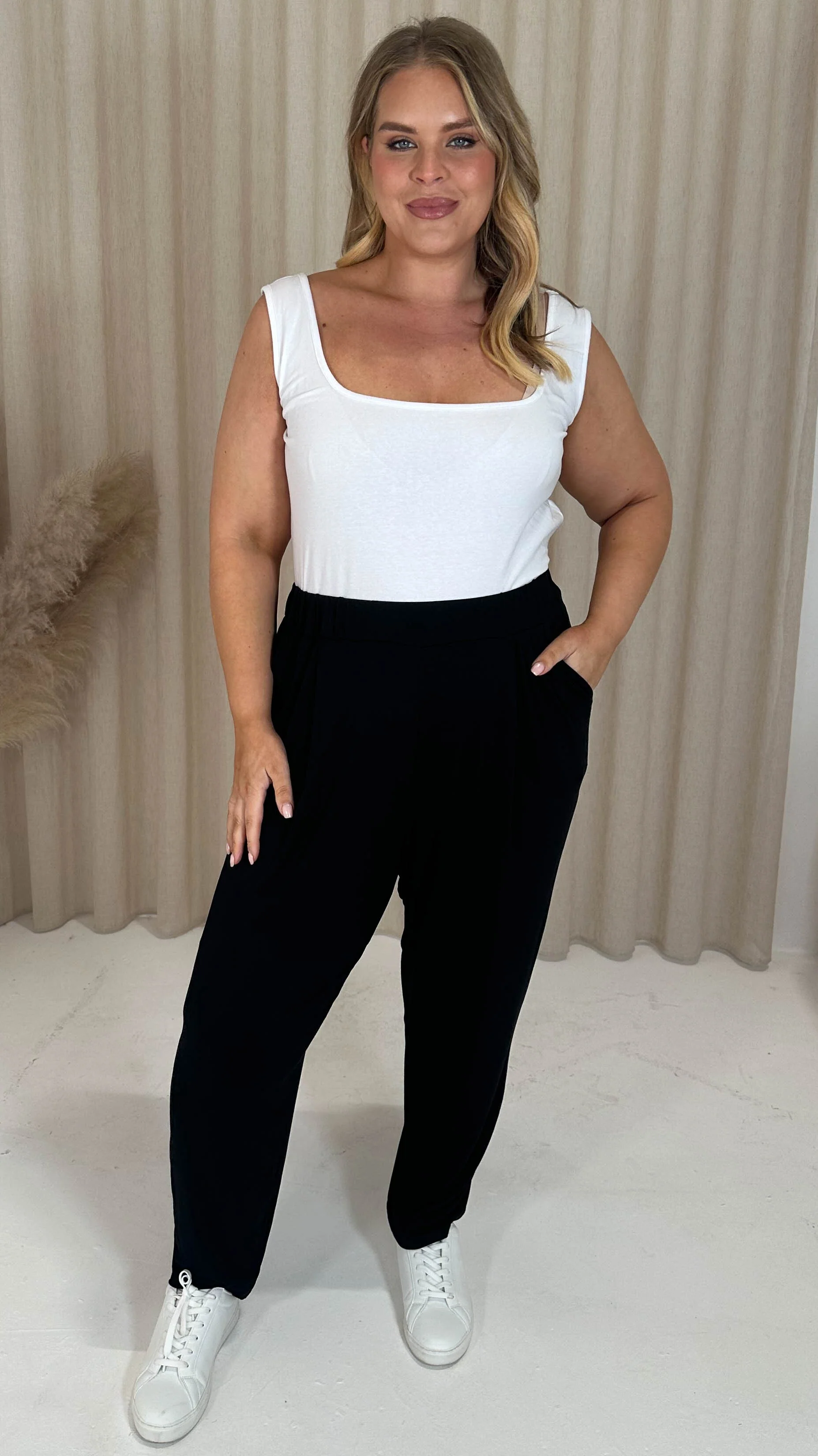 CurveWow Double Pleated Pocket Jogger Black - Image 3