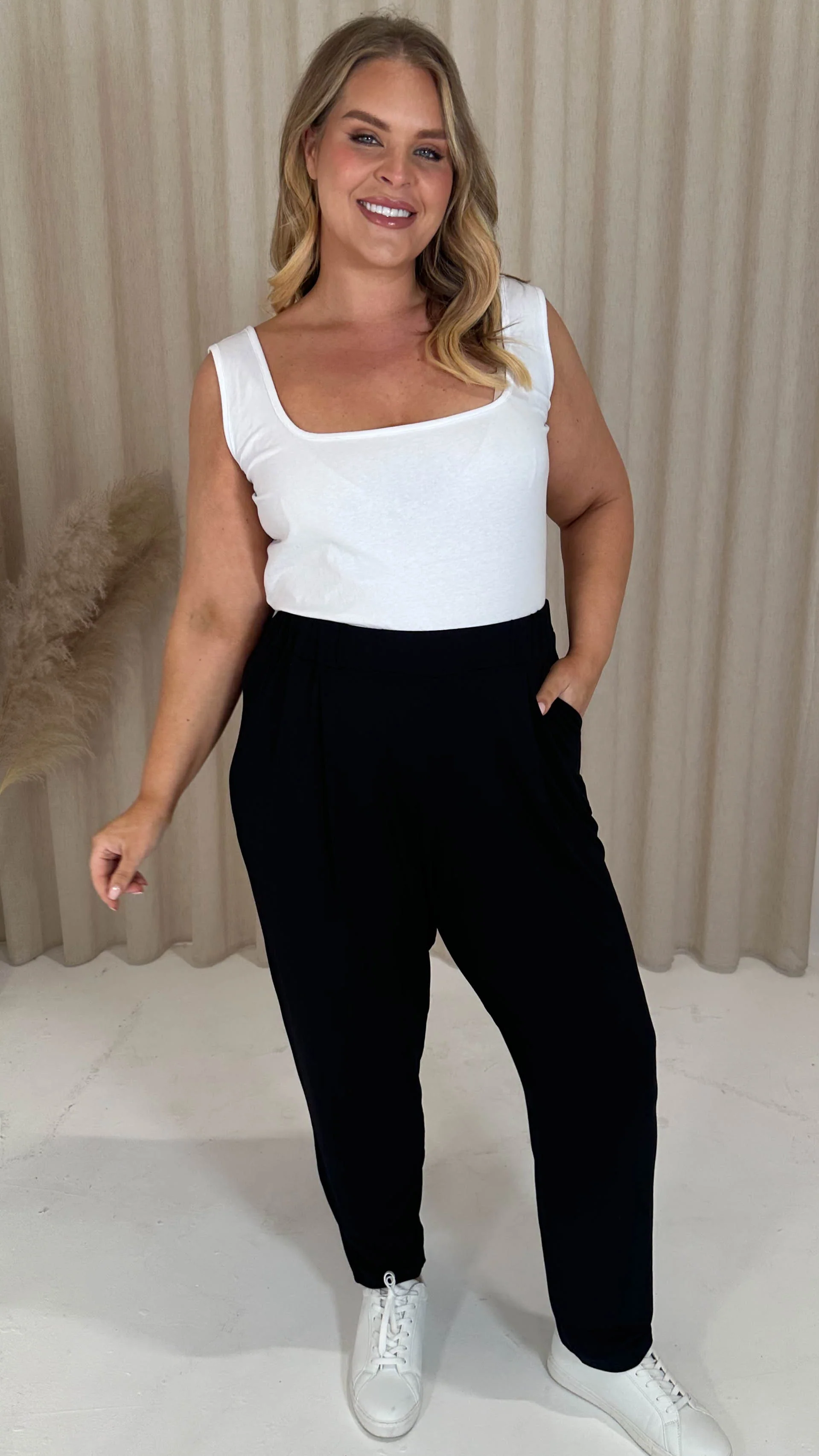 CurveWow Double Pleated Pocket Jogger Black - Image 4