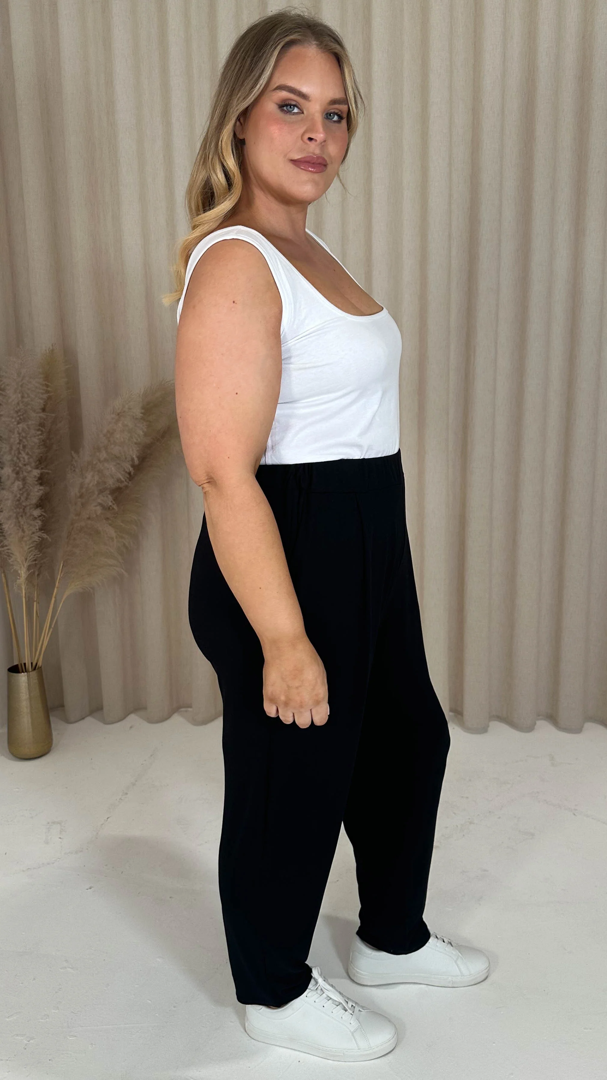 CurveWow Double Pleated Pocket Jogger Black - Image 6