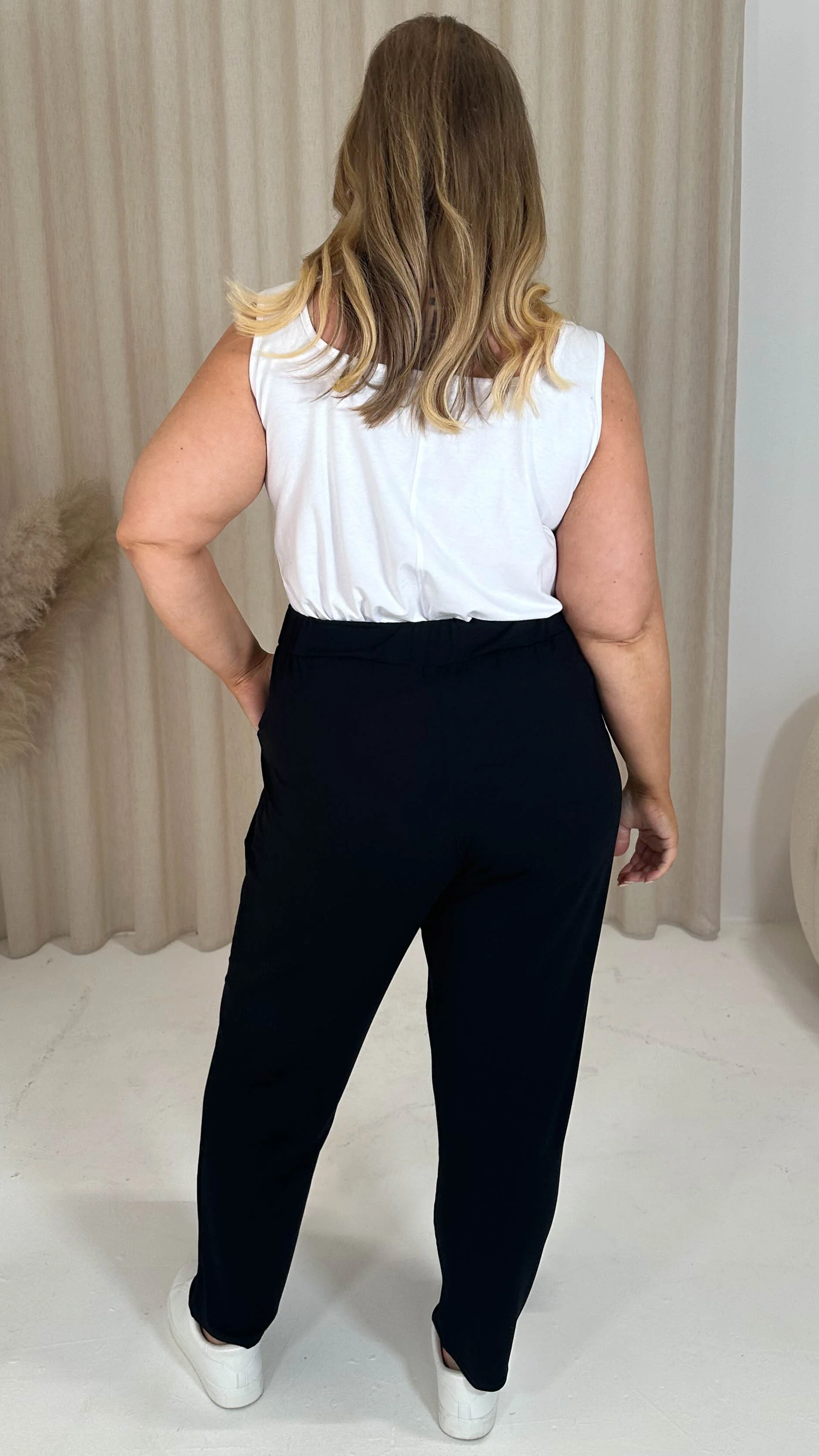 CurveWow Double Pleated Pocket Jogger Black - Image 7