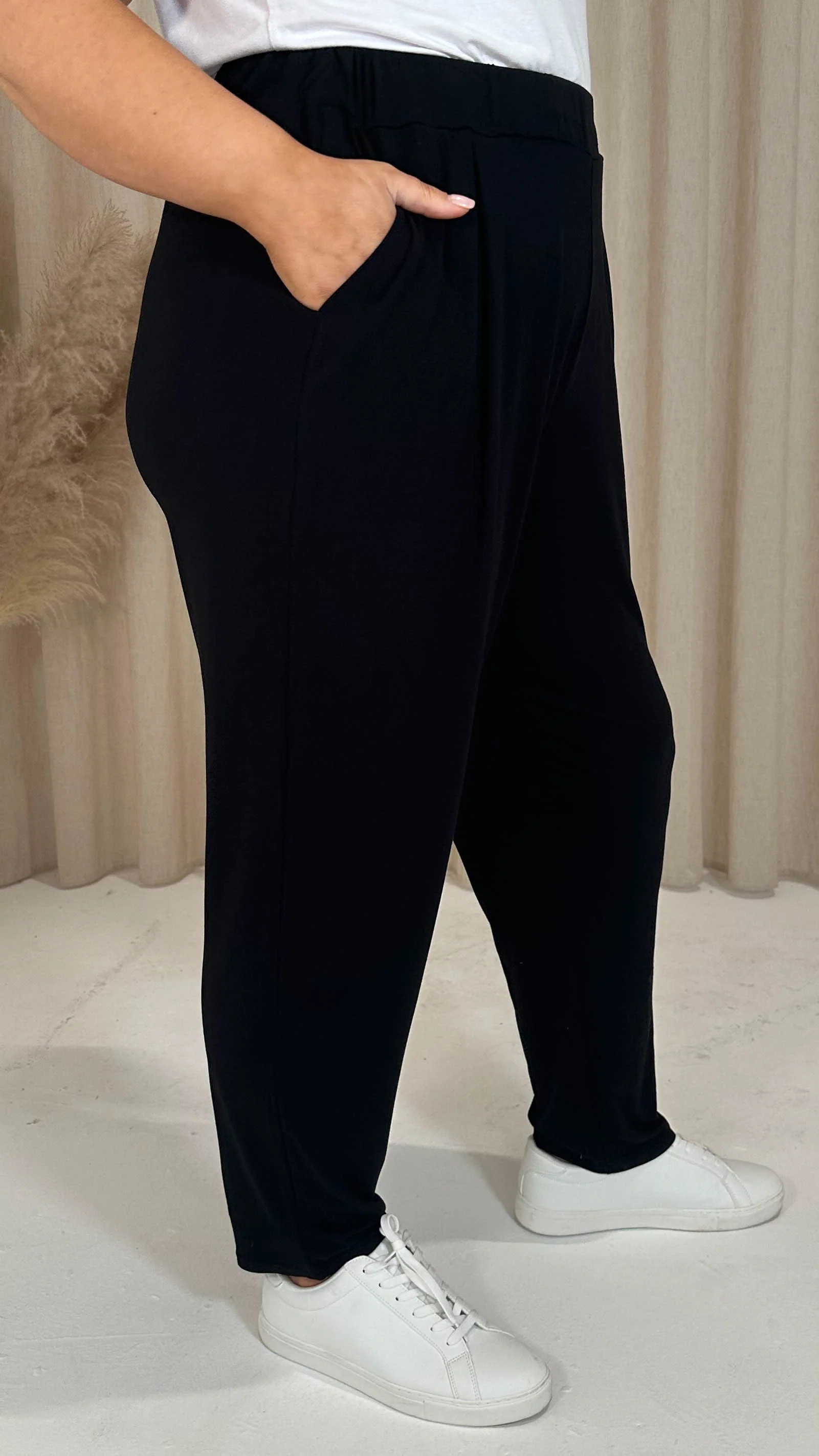 CurveWow Double Pleated Pocket Jogger Black - Image 9