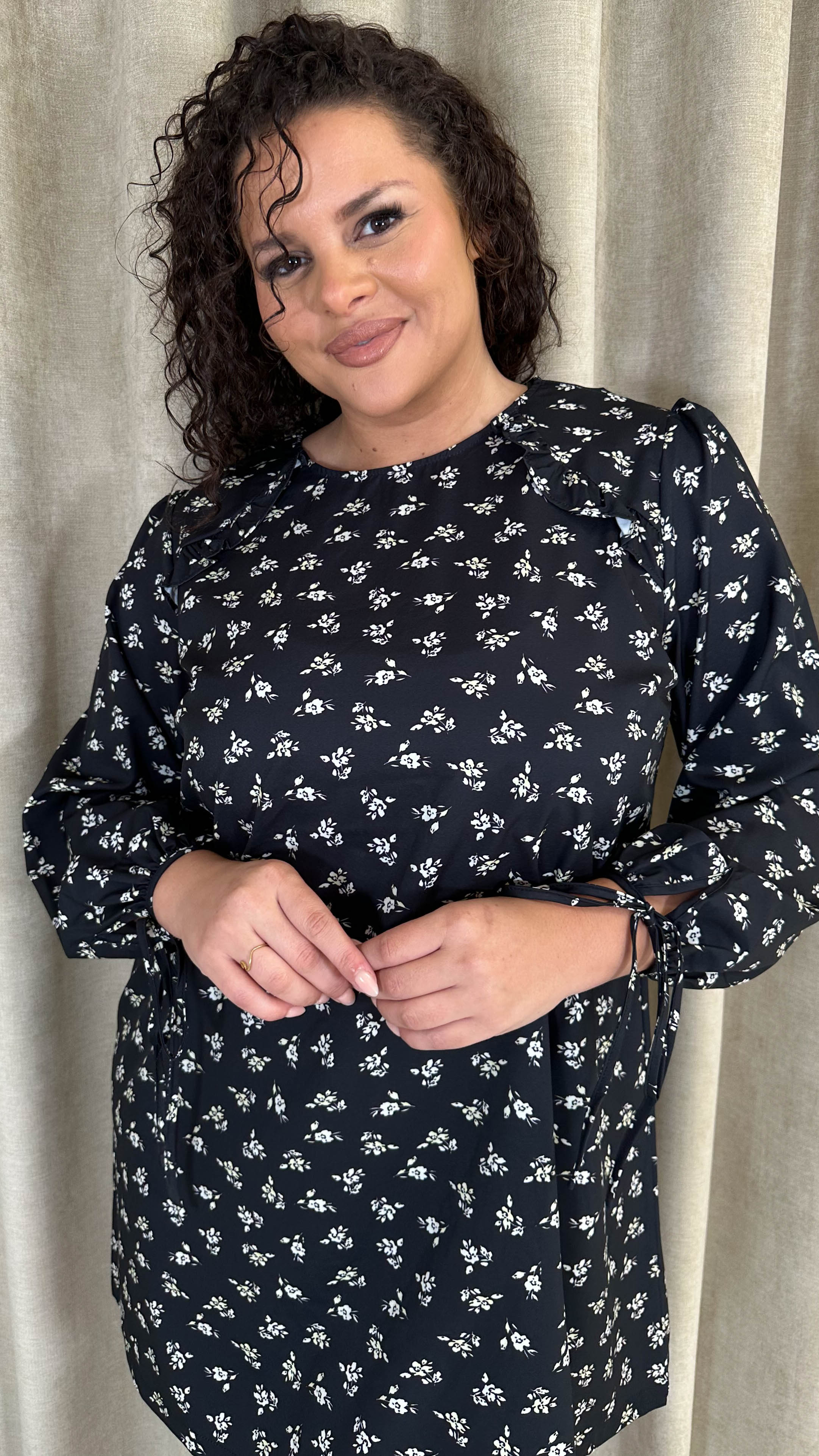 CurveWow Printed Tie Sleeve Shift Dress Black Floral - Image 2