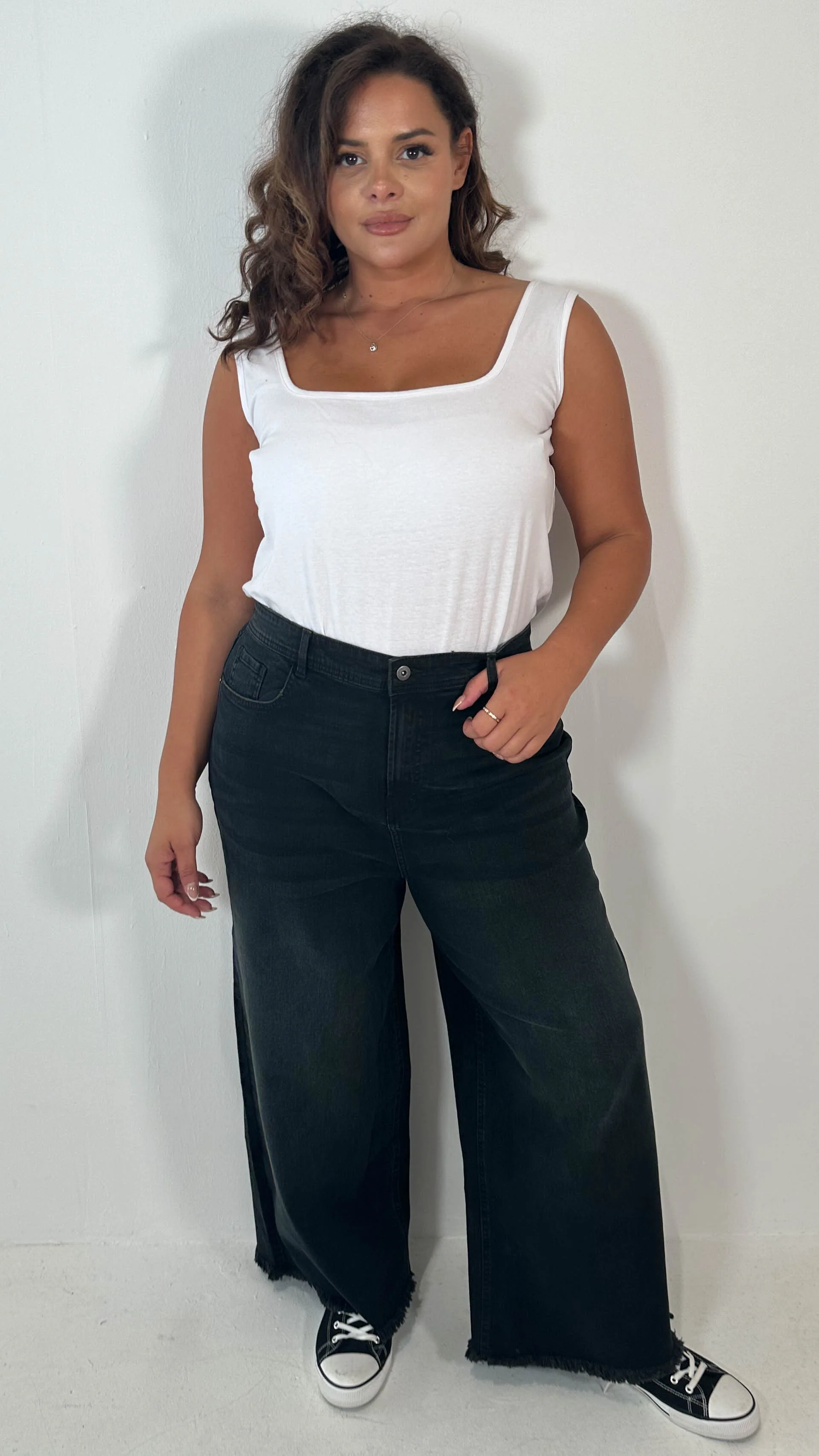 CurveWow Frayed Hem Wide Leg Jean Black - Image 3