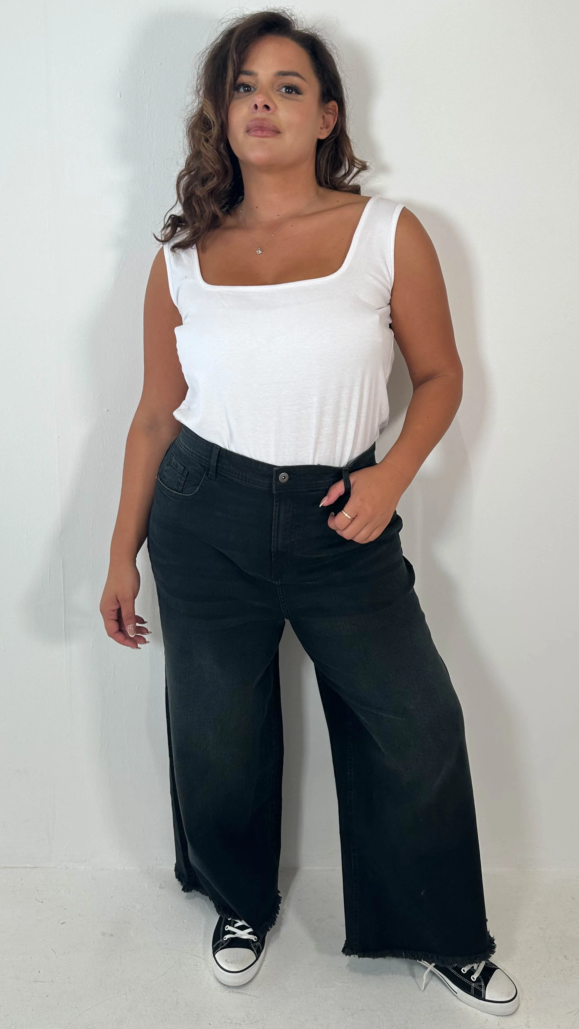 CurveWow Frayed Hem Wide Leg Jean Black - Image 4