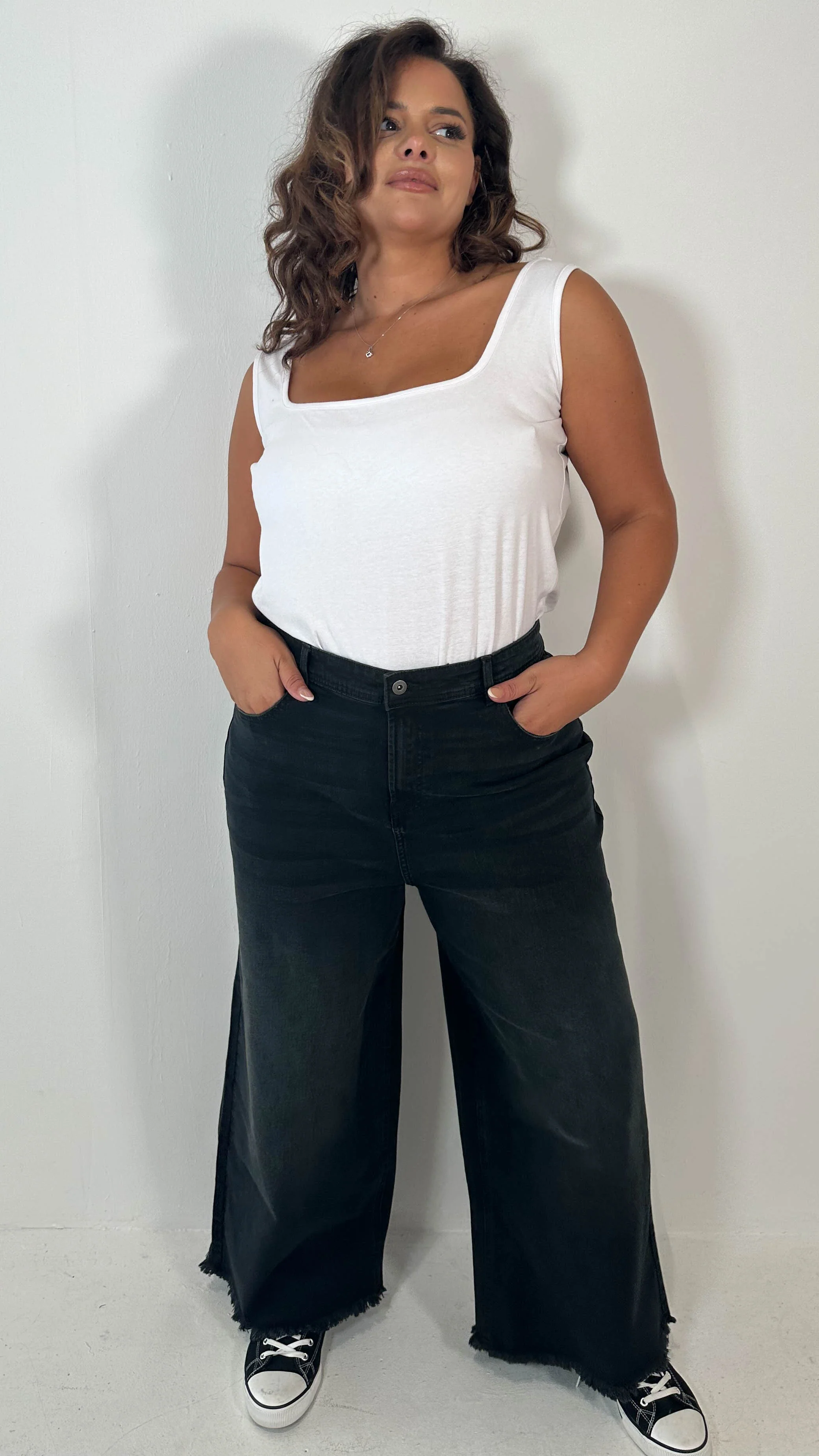 CurveWow Frayed Hem Wide Leg Jean Black - Image 5