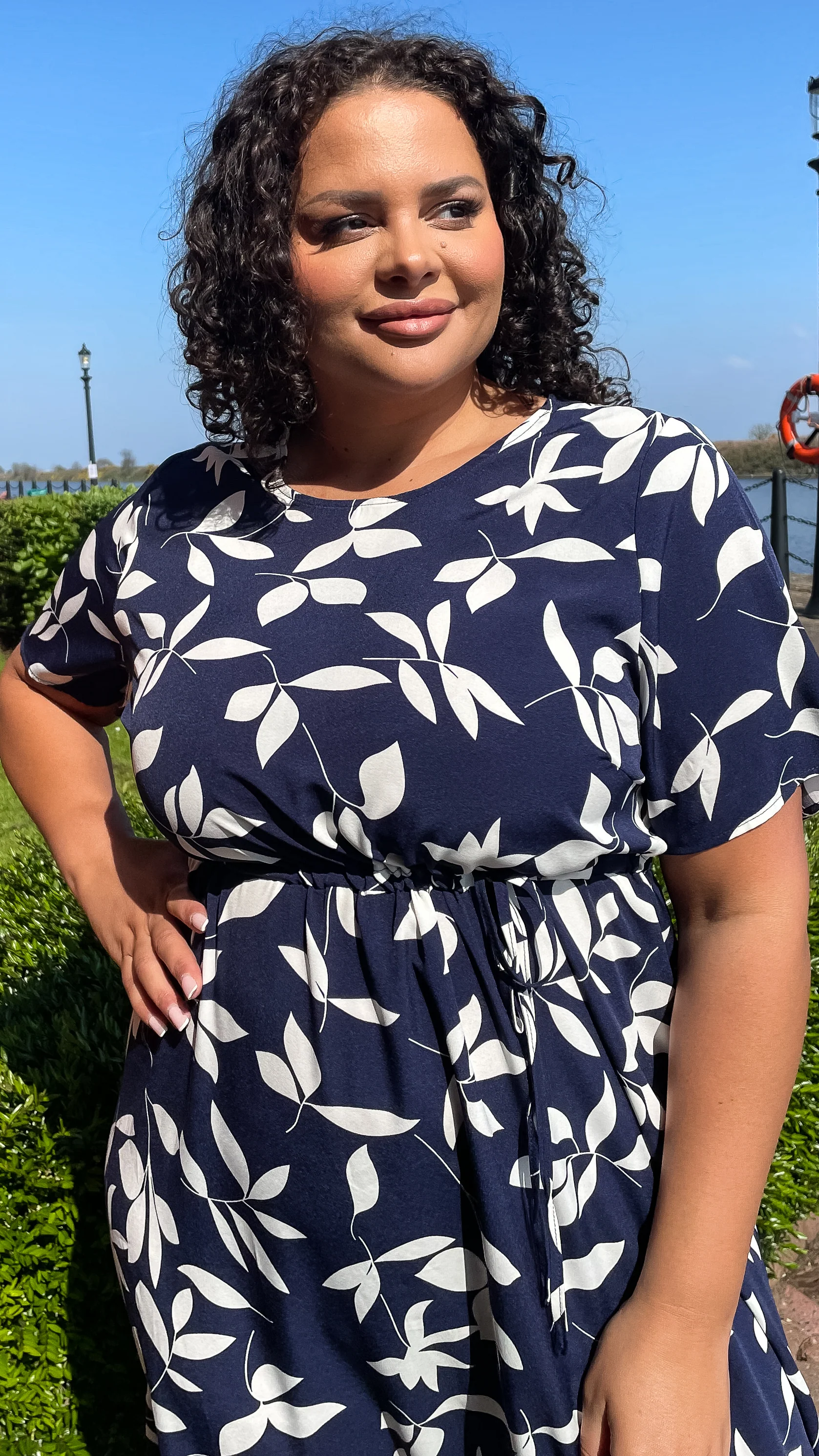 CurveWow Frill Hem Midi Dress Navy Ivory Floral - Image 4