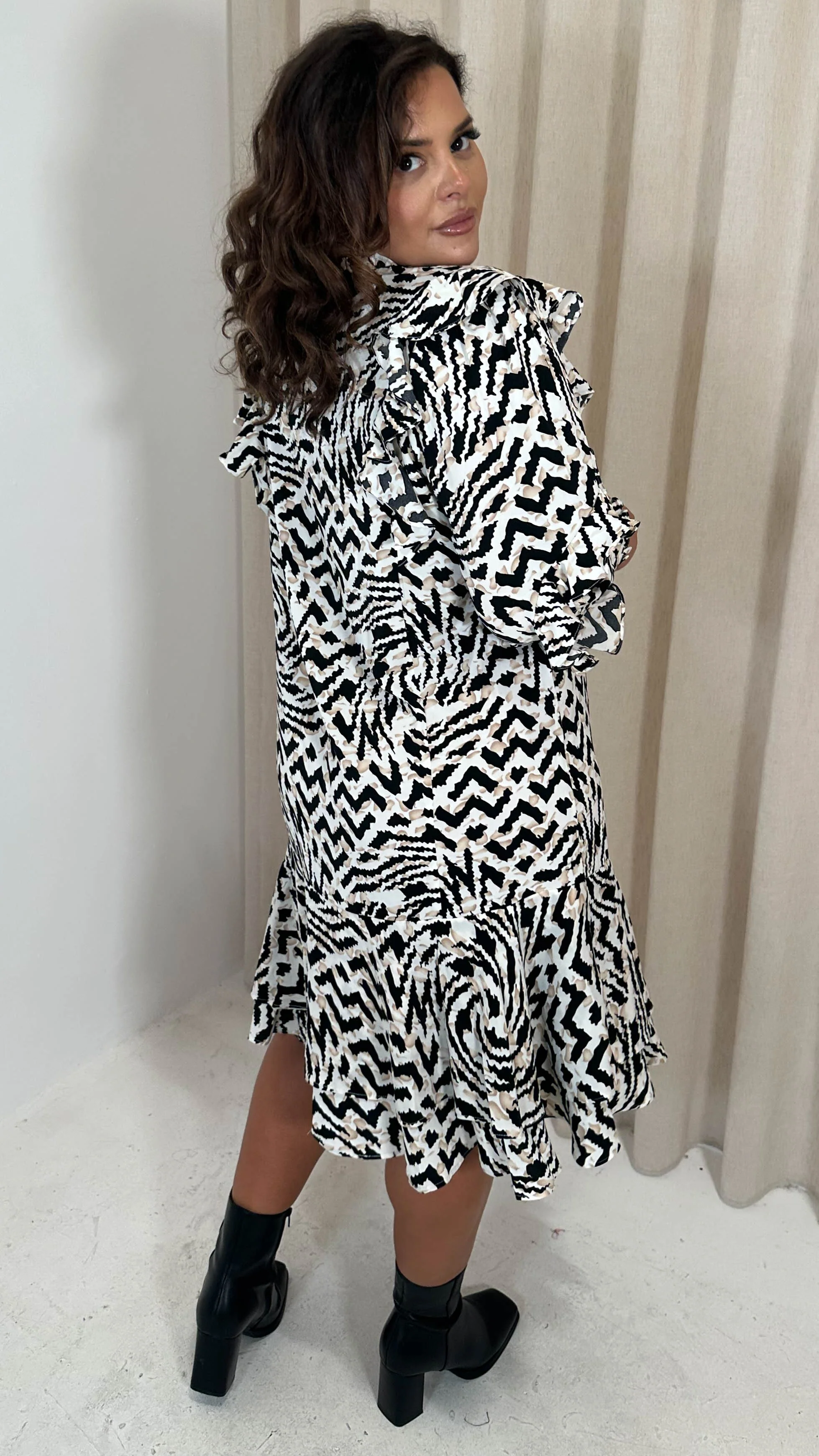 CurveWow Frill Shirt Dress Mono Abstract - Image 6