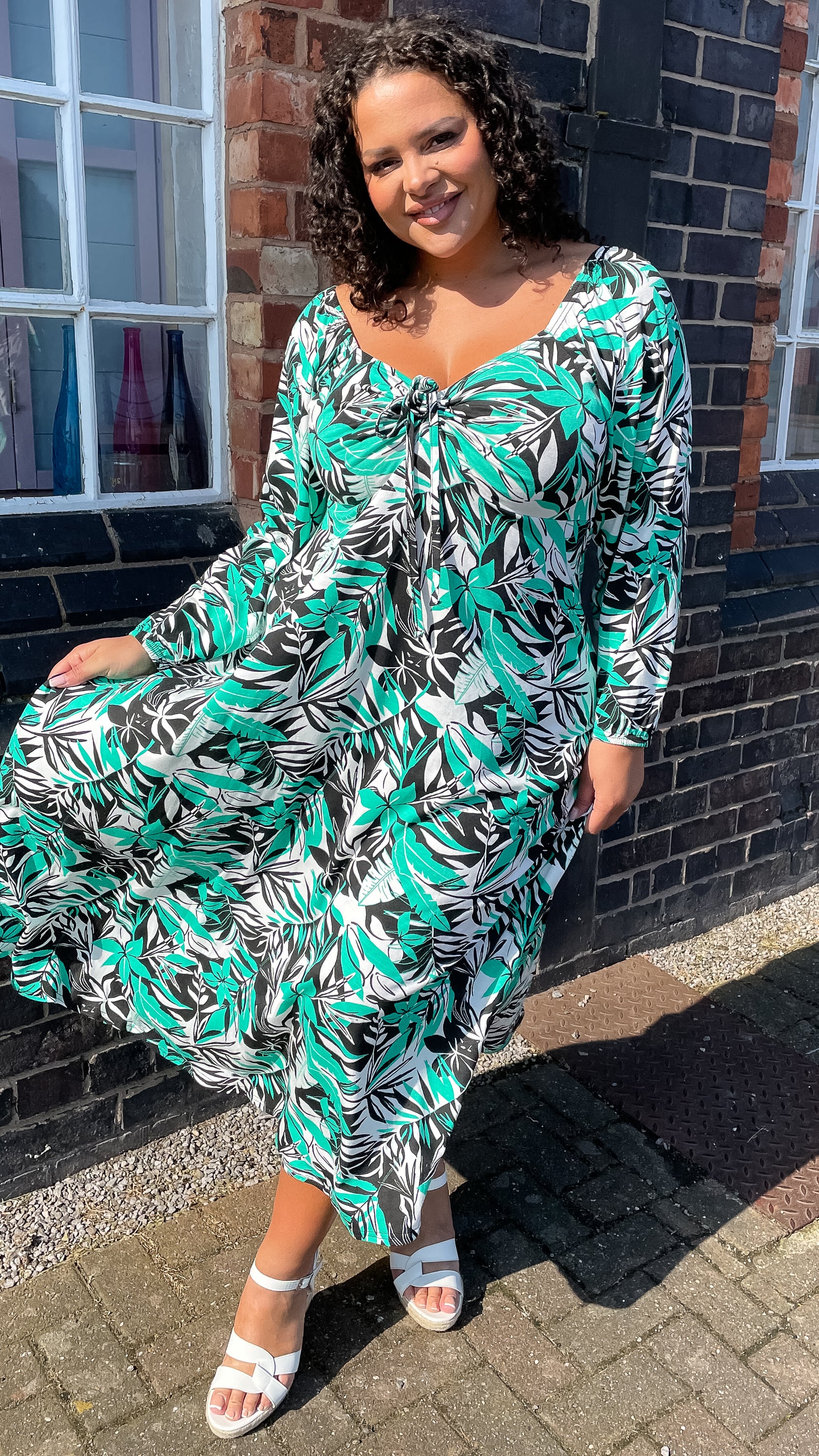 CurveWow Green Tropical Print Milkmaid Dress - Image 4