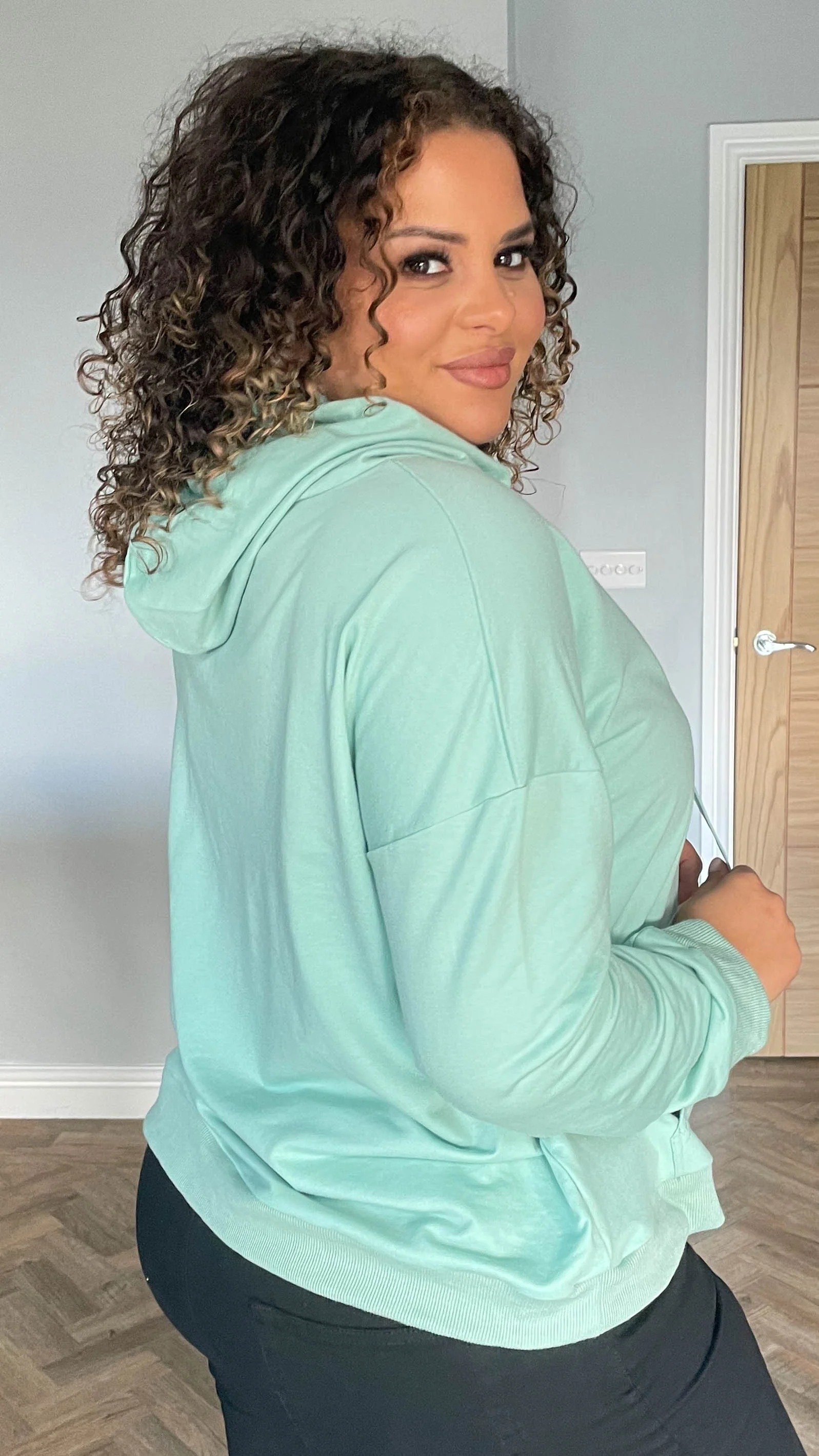 CurveWow Hoodie Sage Green - Image 6