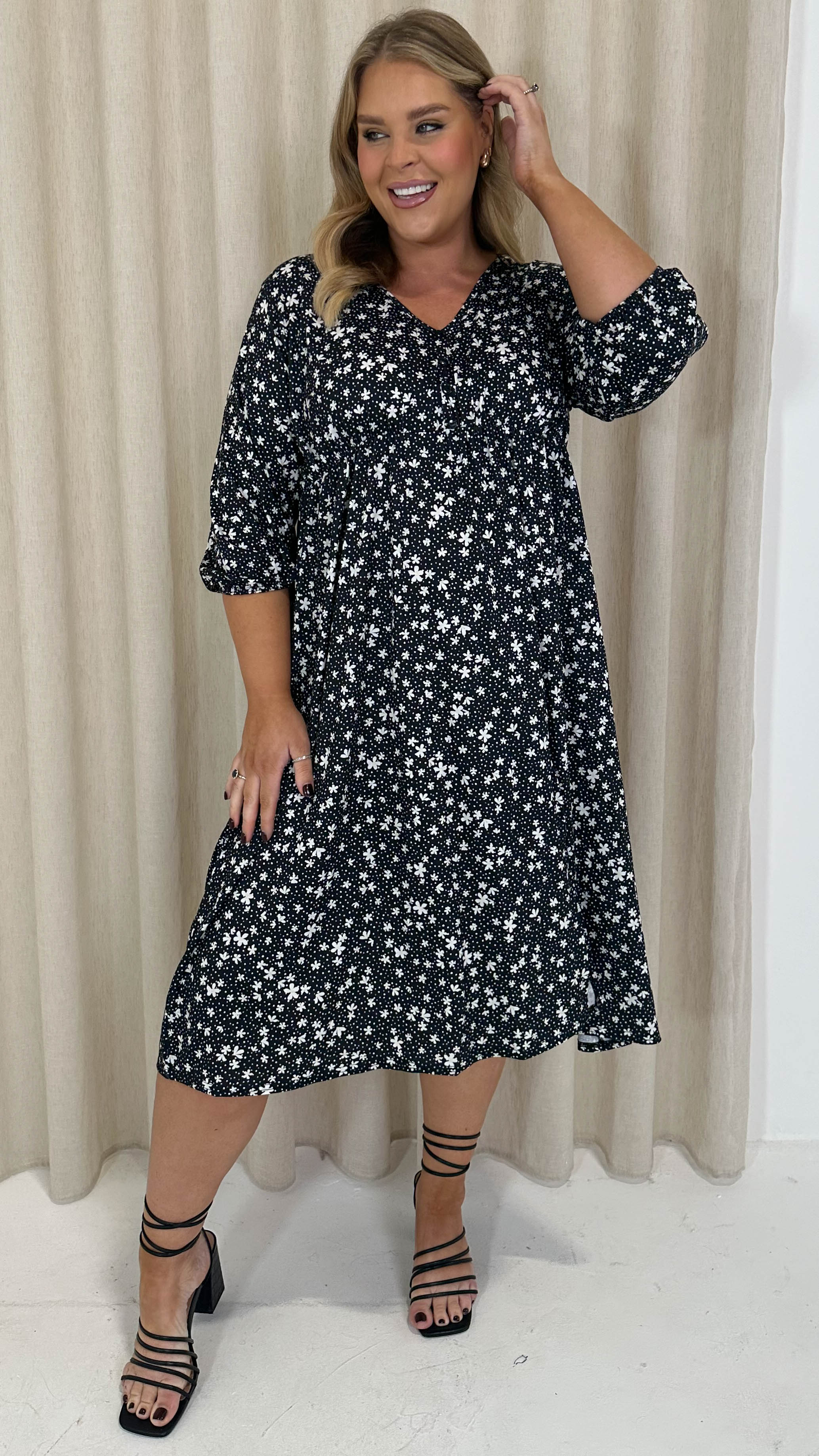 CurveWow Button Front Midi Dress Black Ditsy - Image 3