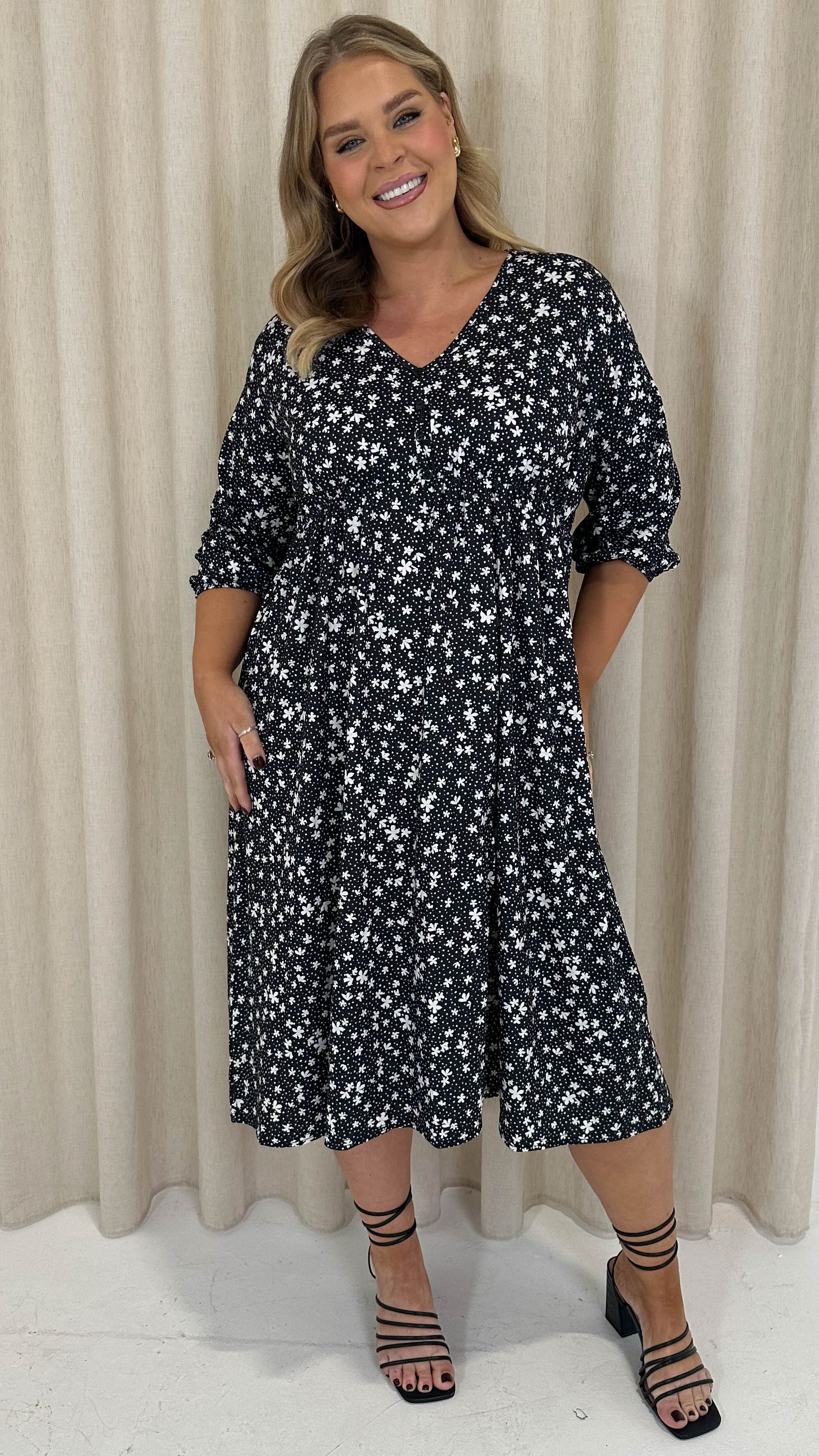 CurveWow Button Front Midi Dress Black Ditsy - Image 5