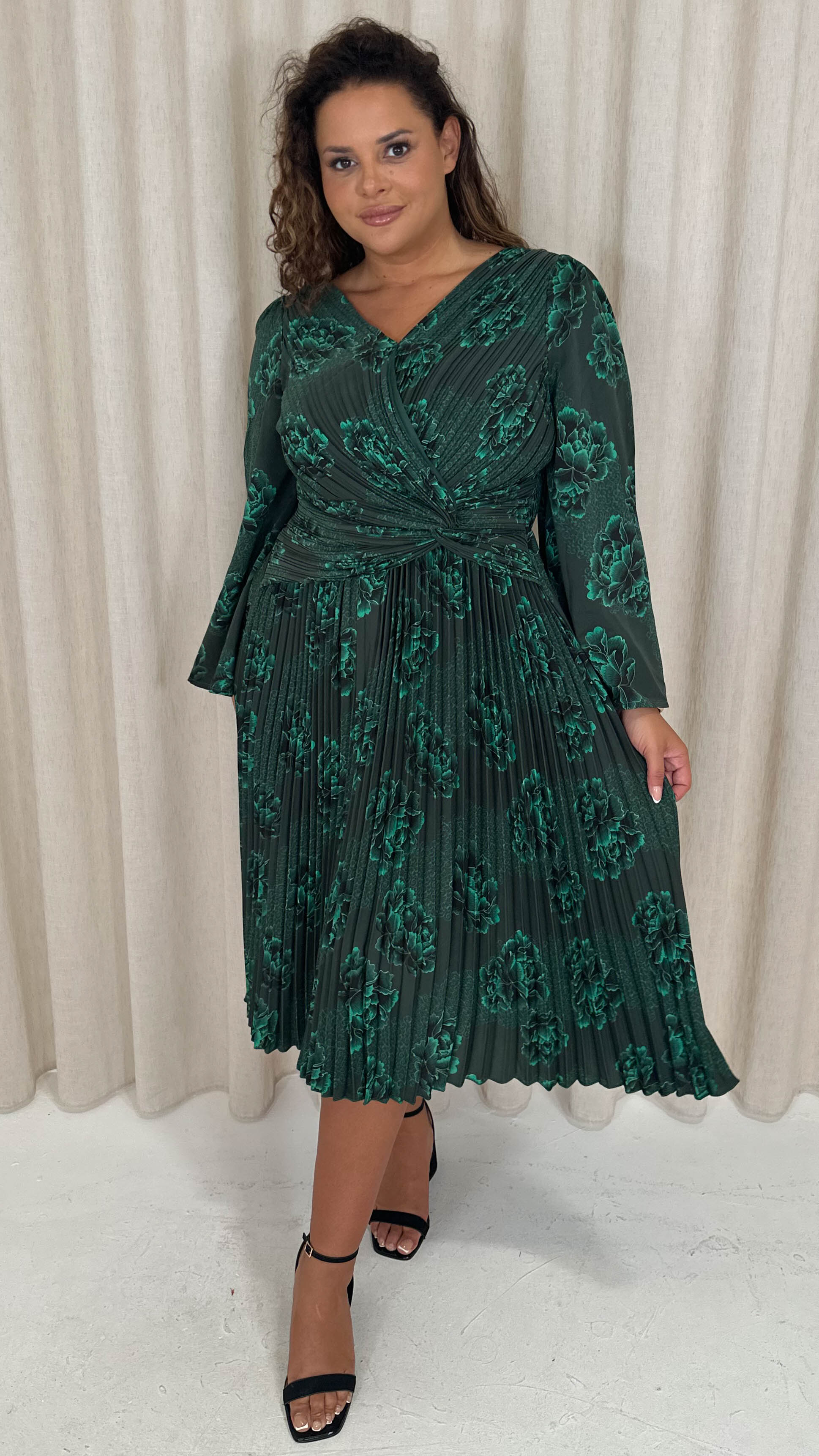 CurveWow Side Knot Pleated Dress Green Floral - Image 4