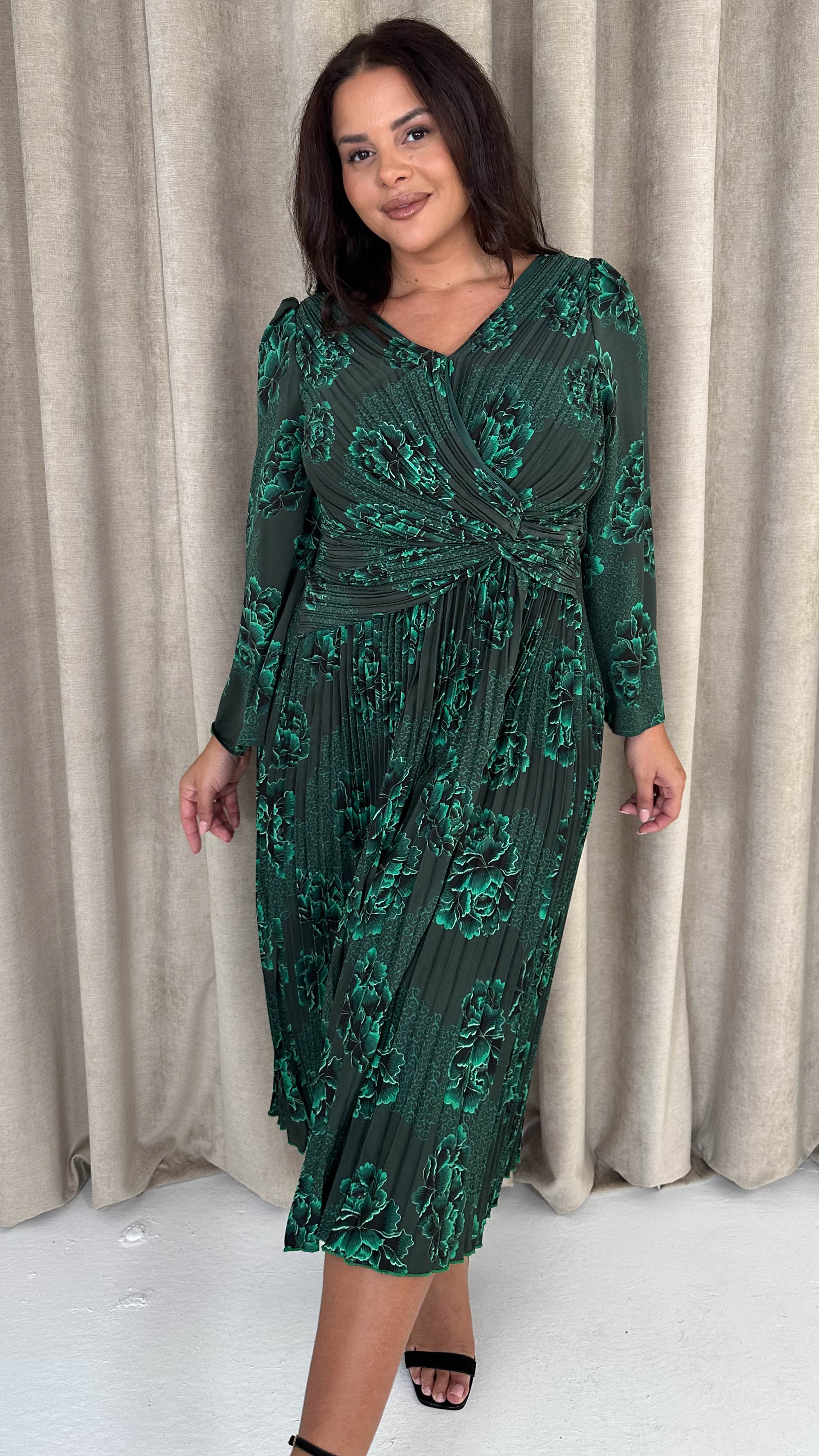 CurveWow Side Knot Pleated Dress Green Floral - Image 5