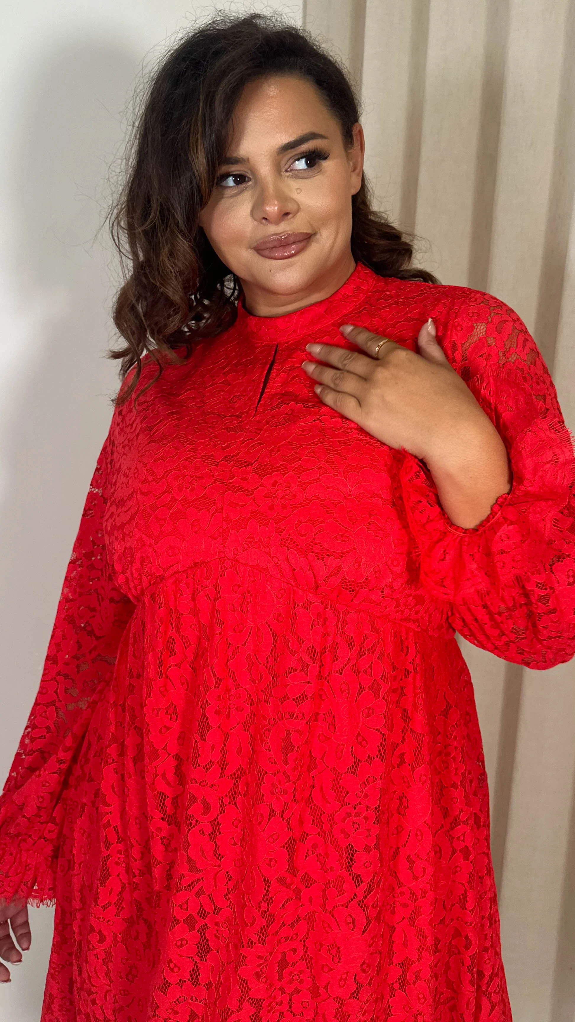 CurveWow Lace Keyhole Shift Dress Red - Image 2