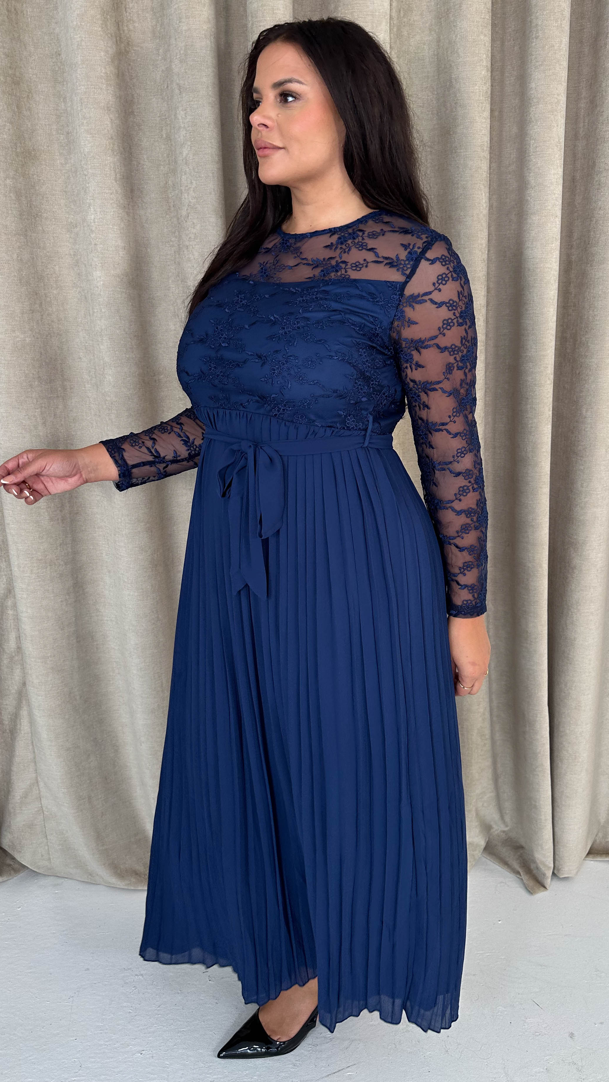 CurveWow Lace Top Pleated Maxi Dress Navy - Image 3
