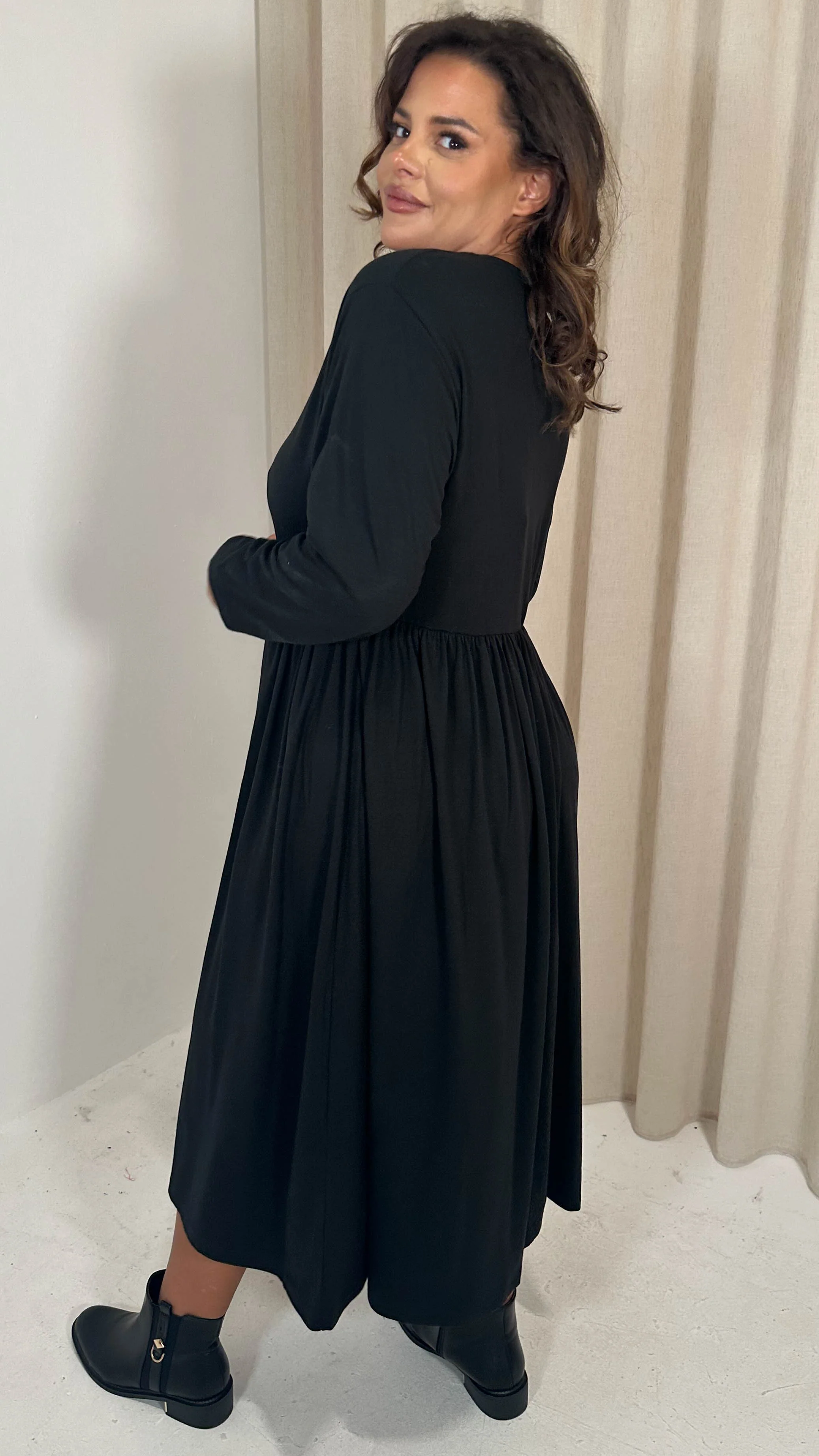 CurveWow Elasticated Waist Midi Dress Black - Image 6