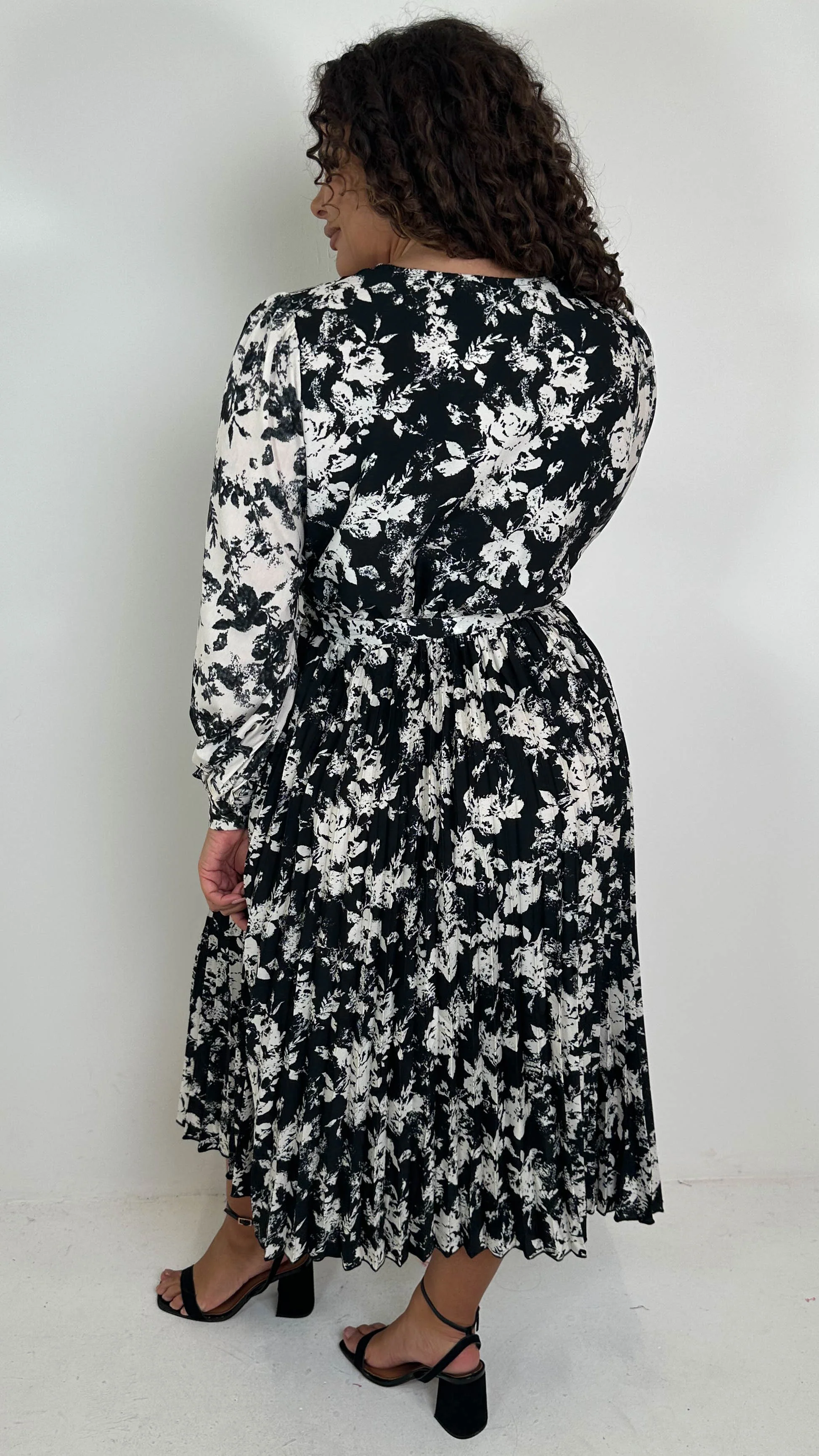 CurveWow Long Sleeve Floral Printed Pleated Midi Dress Black/Ivory - Image 9