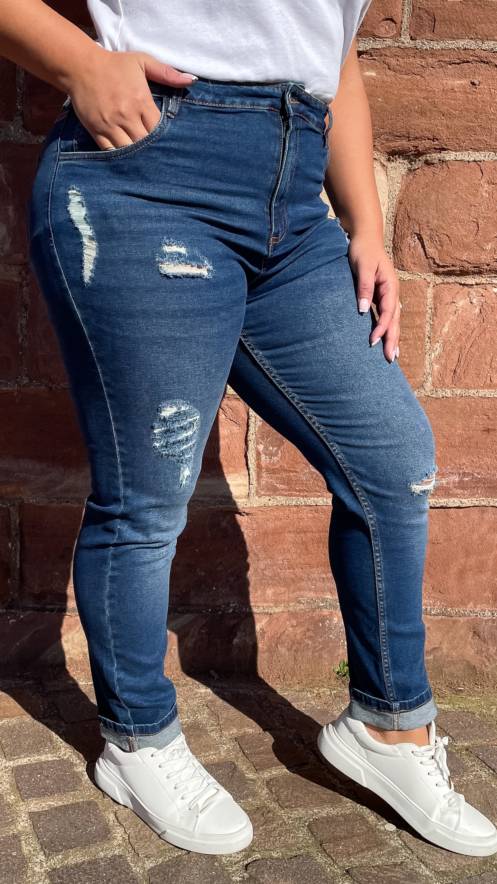 CurveWow Mom Jeans Mid Wash -Short - Image 8