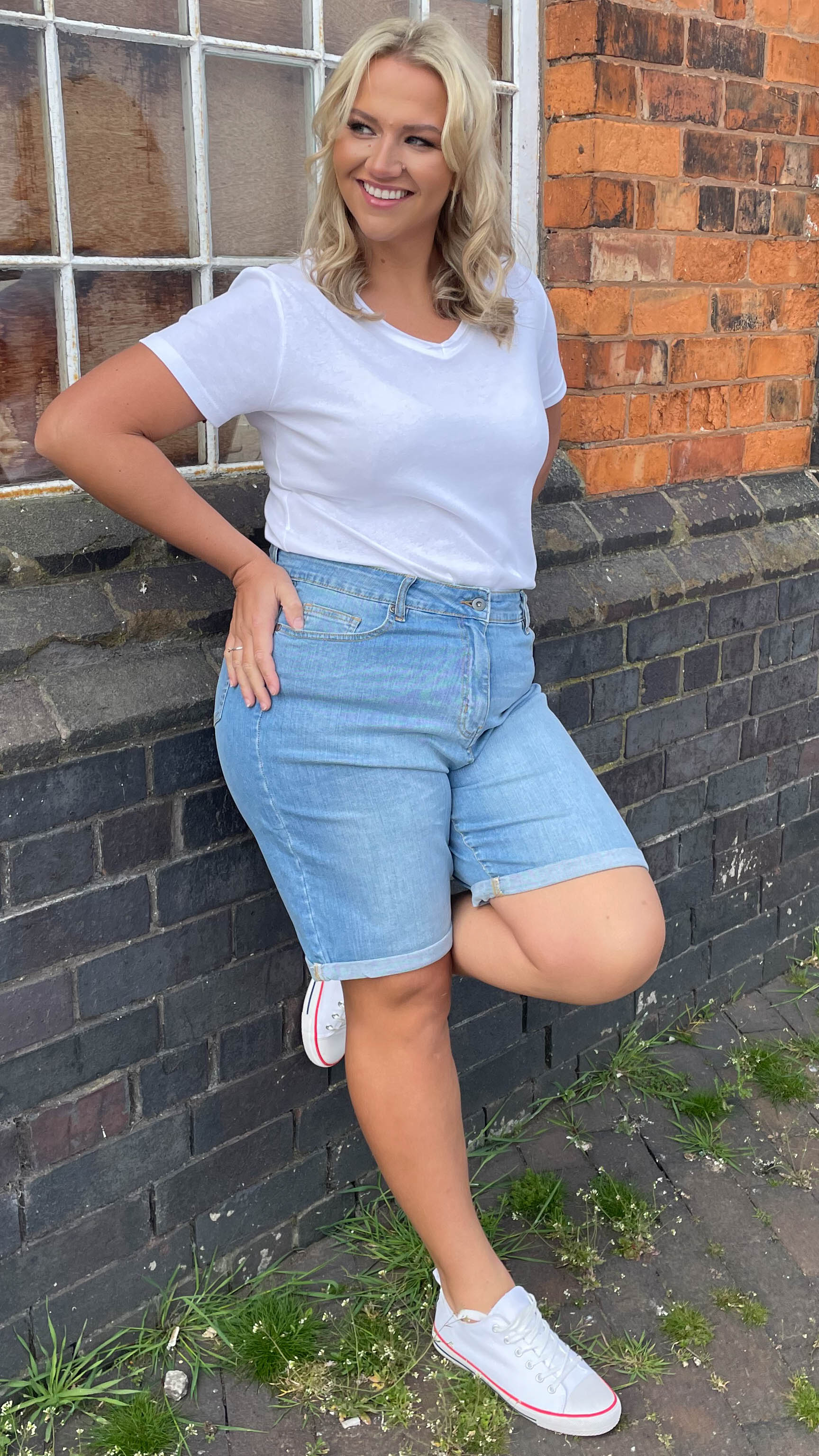 CurveWow Mom Denim Shorts - Light Blue Wash - Image 5