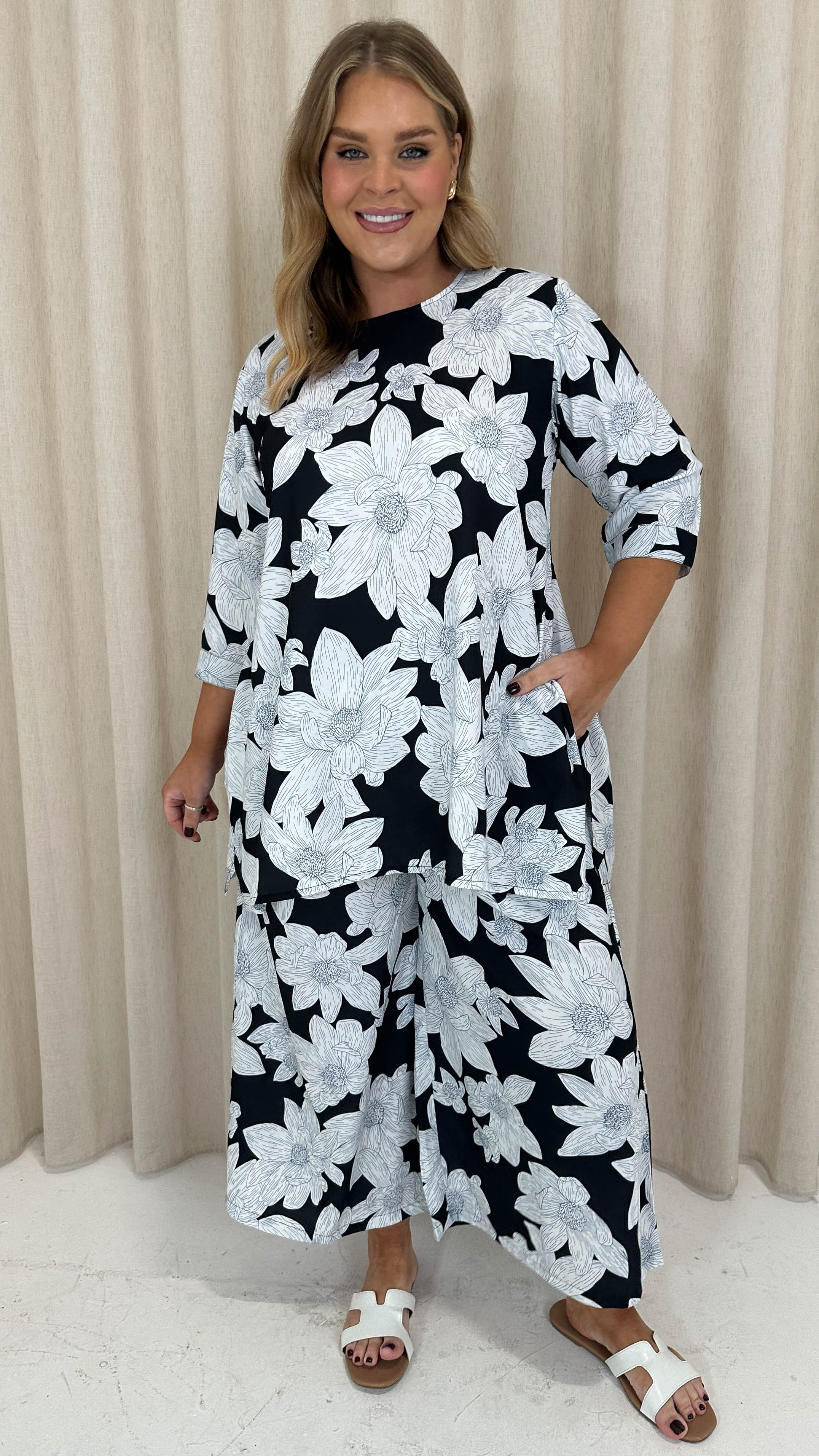 CurveWow Mono Printed Drop Hem Top Mono Floral - Image 7