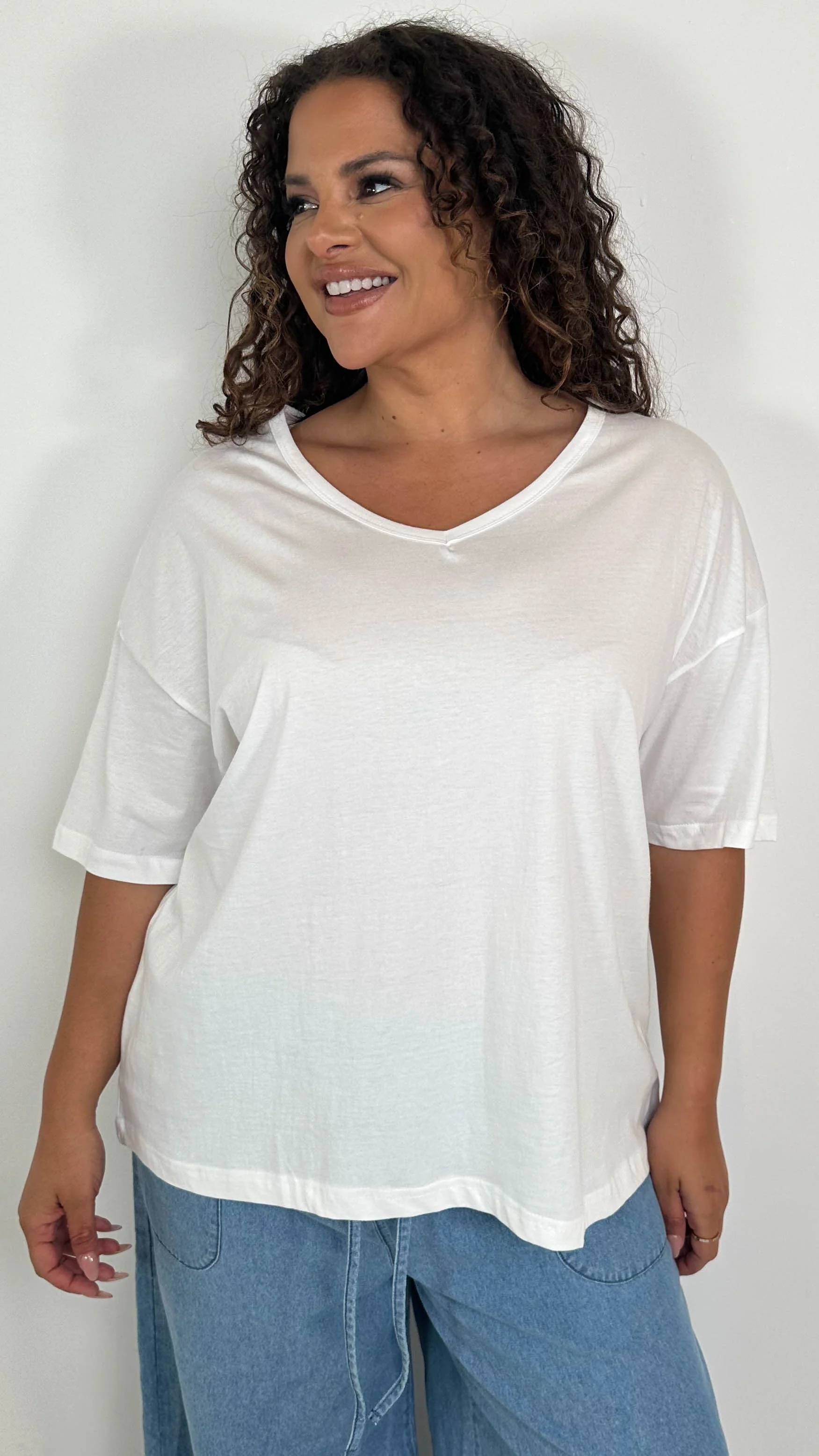 CurveWow Oversized V Neck Basic T-Shirt White - Image 4