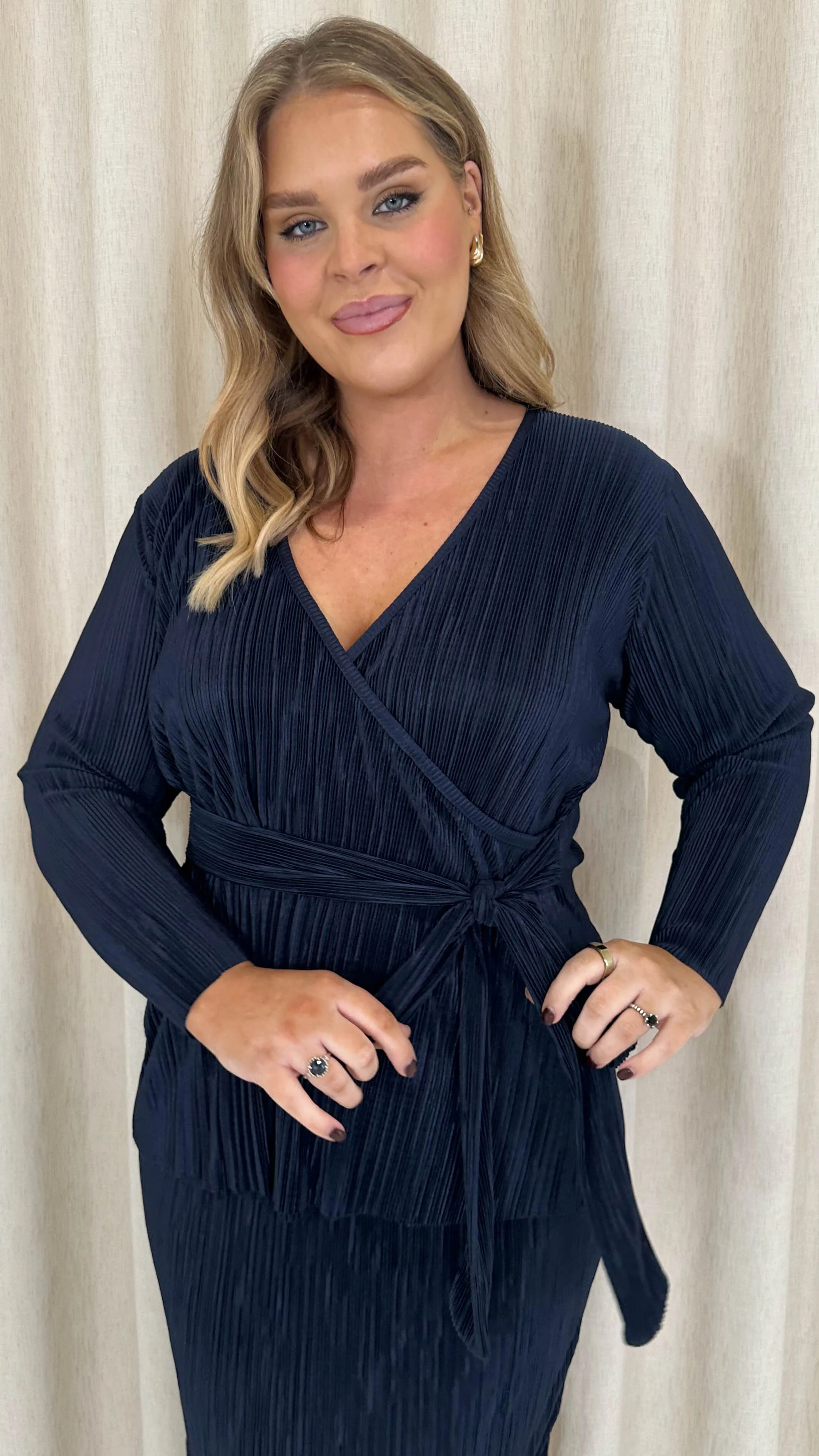 CurveWow Plisse Wrap Top Navy - Image 3