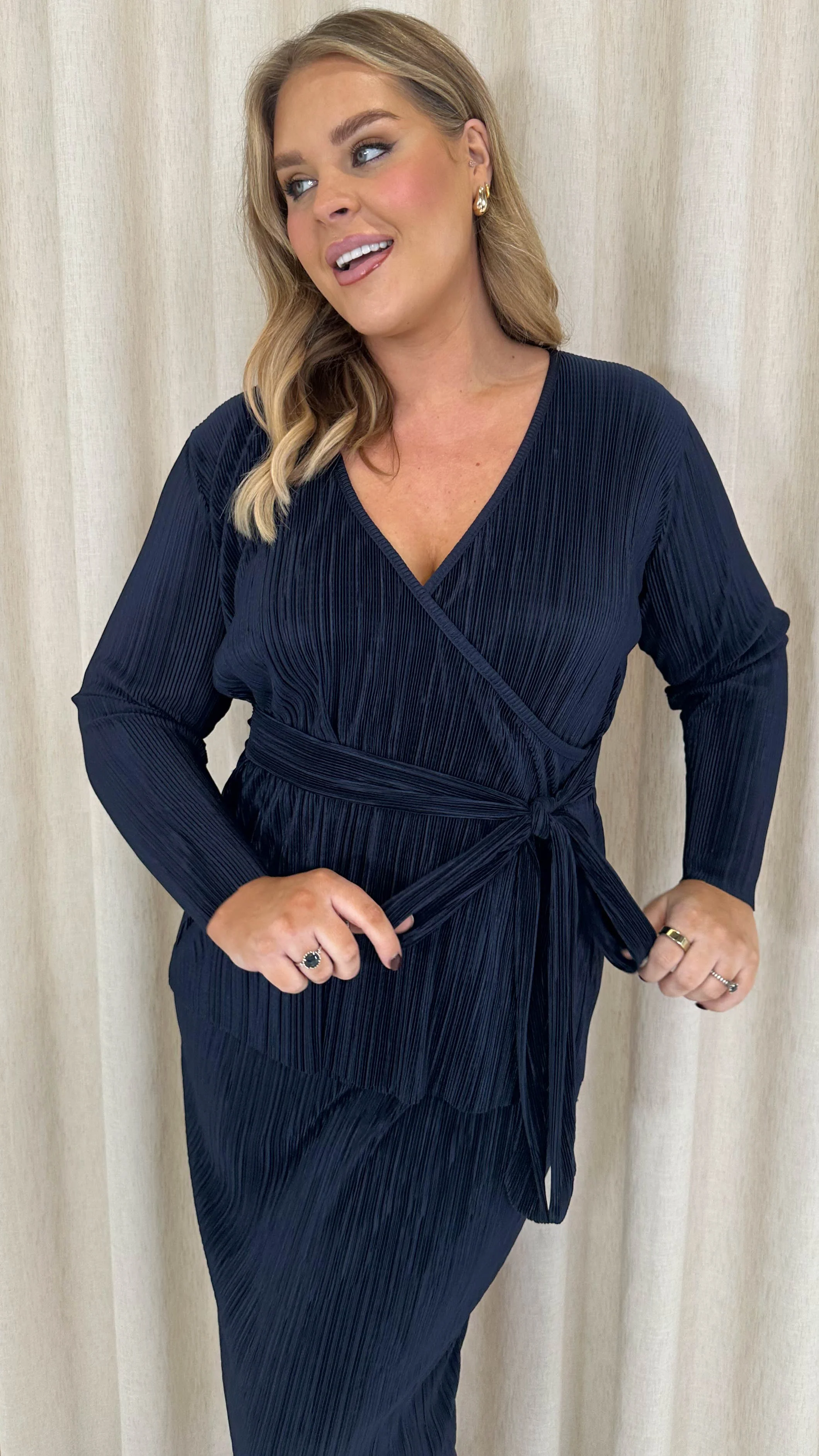 CurveWow Plisse Wrap Top Navy - Image 4
