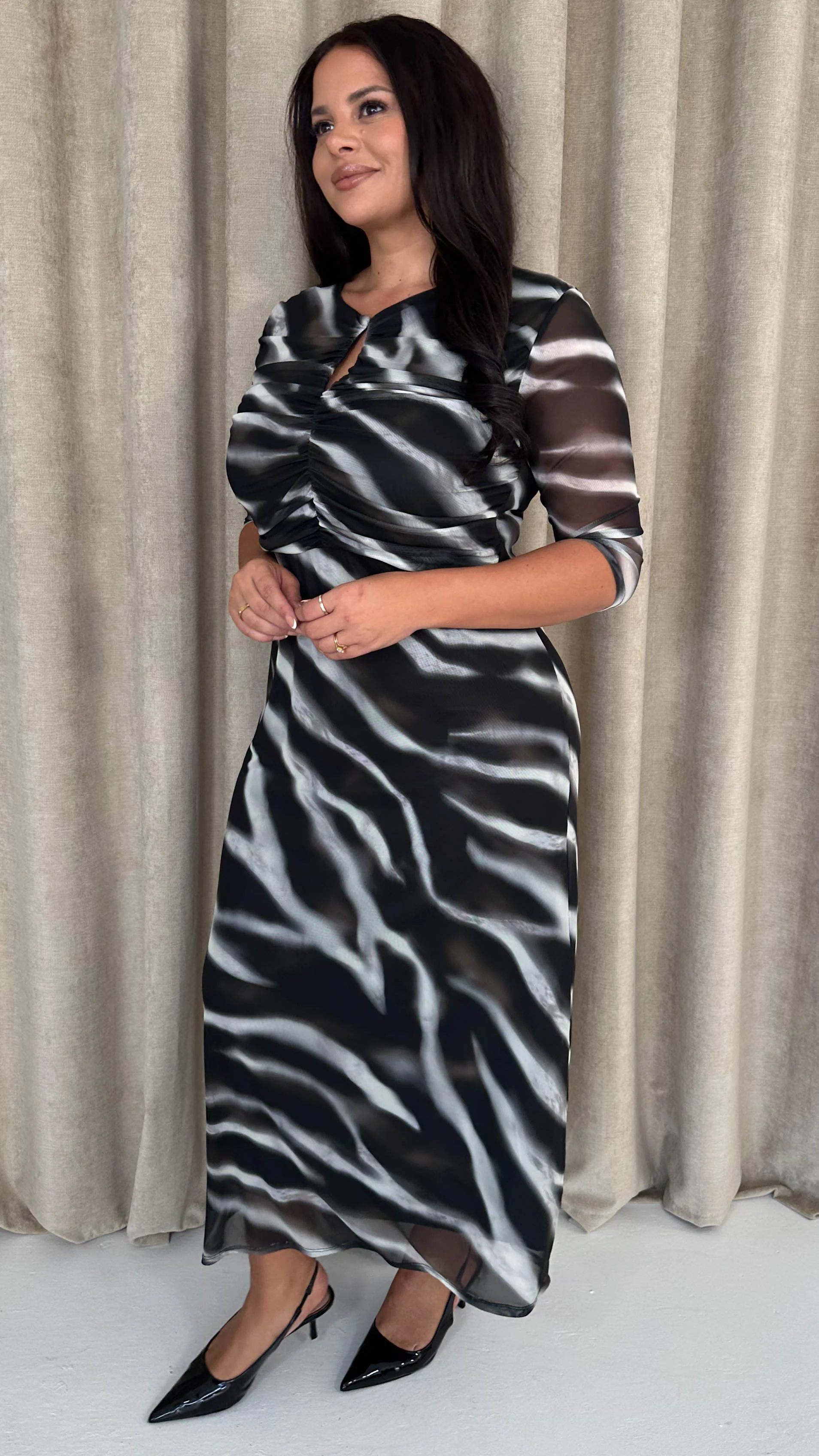 CurveWow Ruched Chest Keyhole Maxi Dress Tye Dye - Image 6