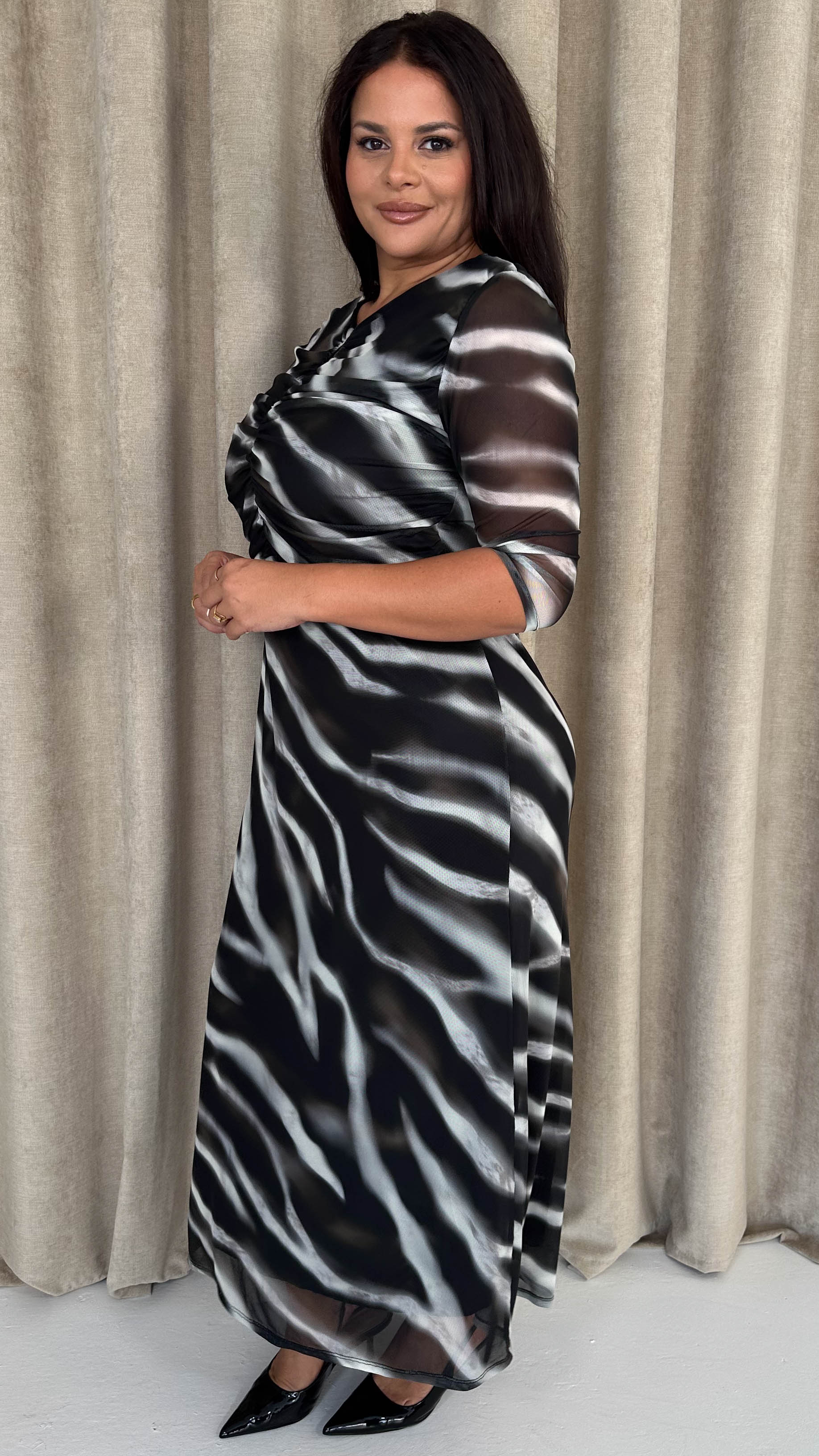CurveWow Ruched Chest Keyhole Maxi Dress Tye Dye - Image 7