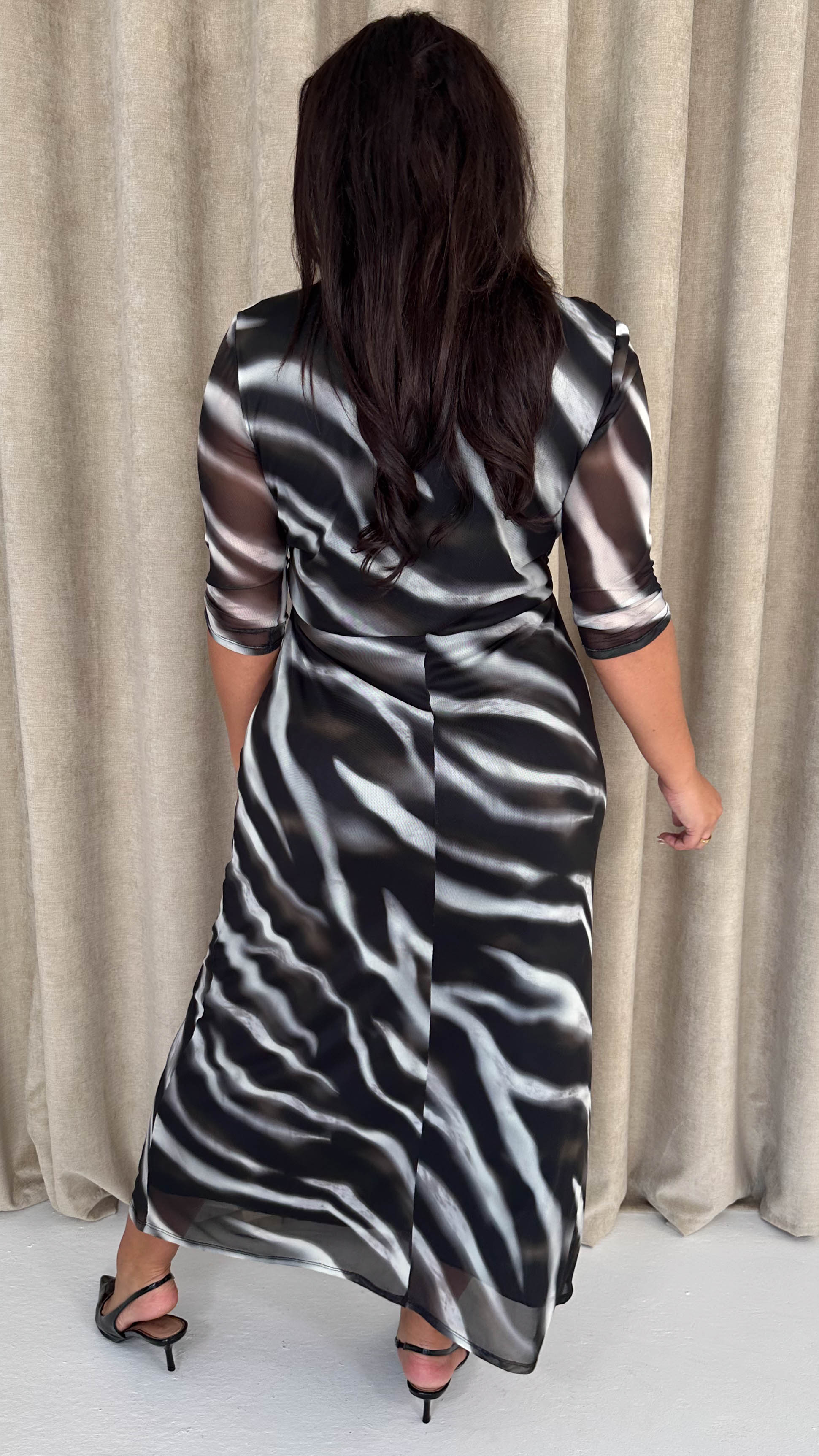 CurveWow Ruched Chest Keyhole Maxi Dress Tye Dye - Image 8
