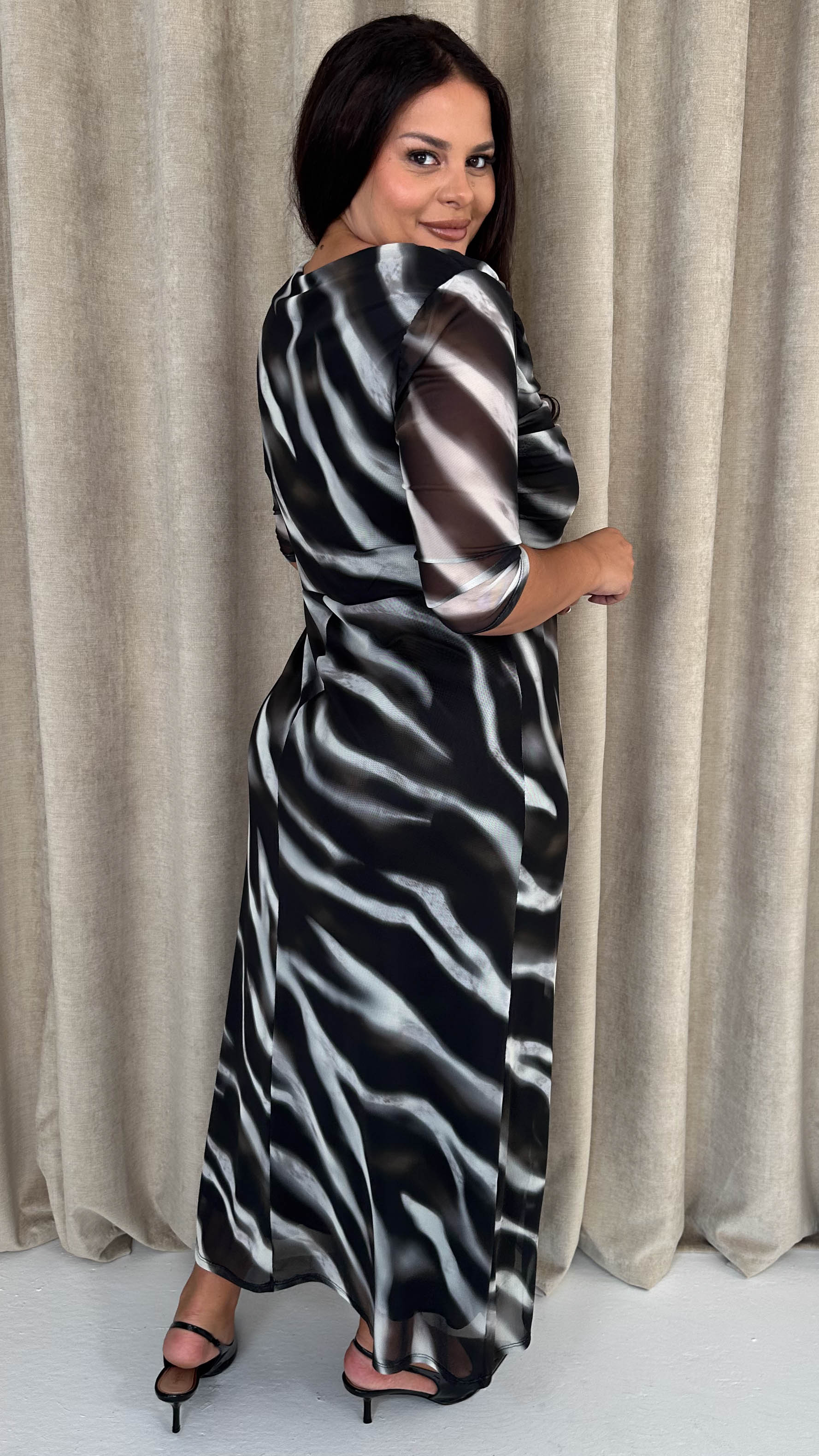 CurveWow Ruched Chest Keyhole Maxi Dress Tye Dye - Image 9