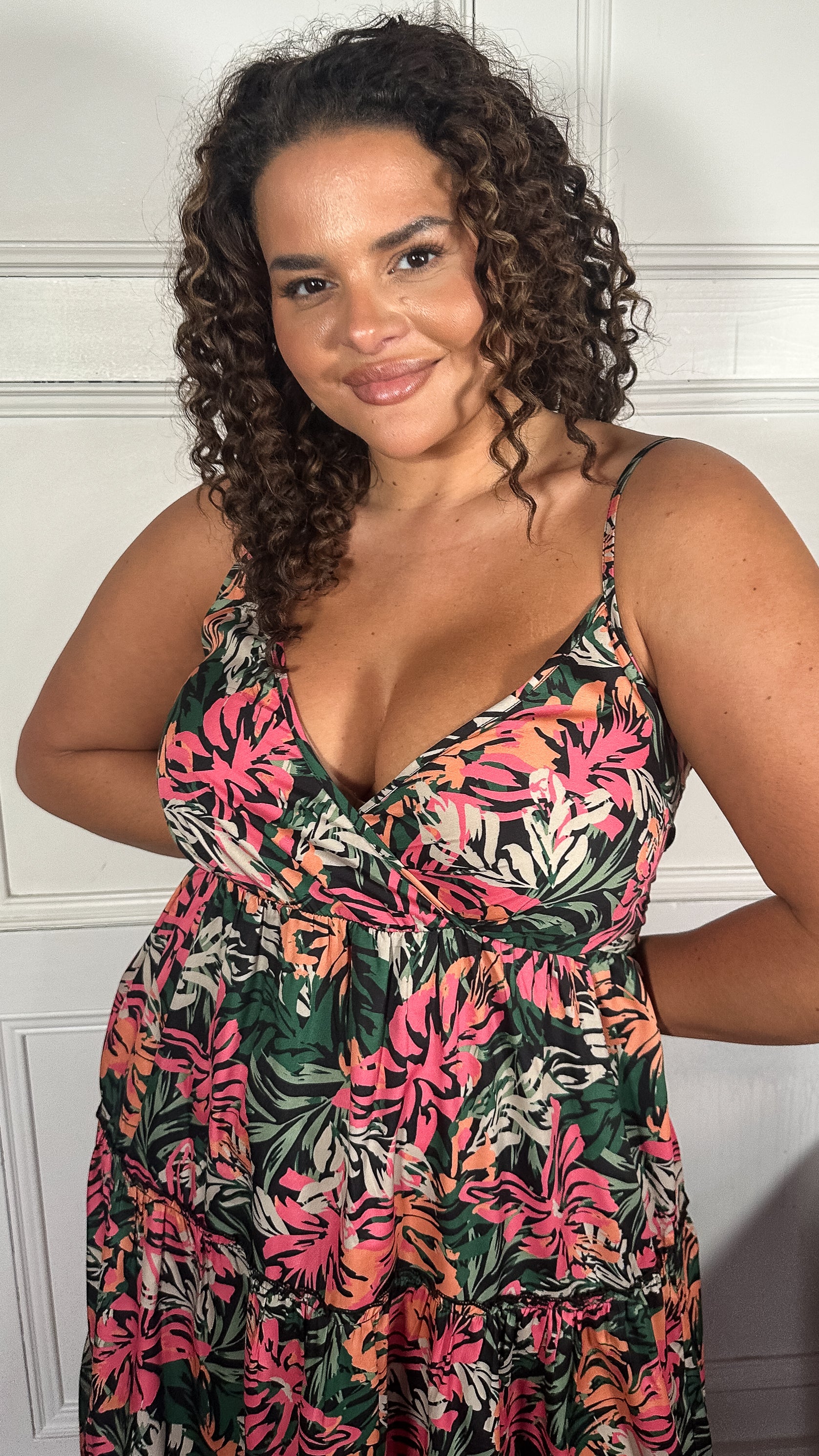 CurveWow Printed Tiered Midi Dress Black Tropical - Image 2