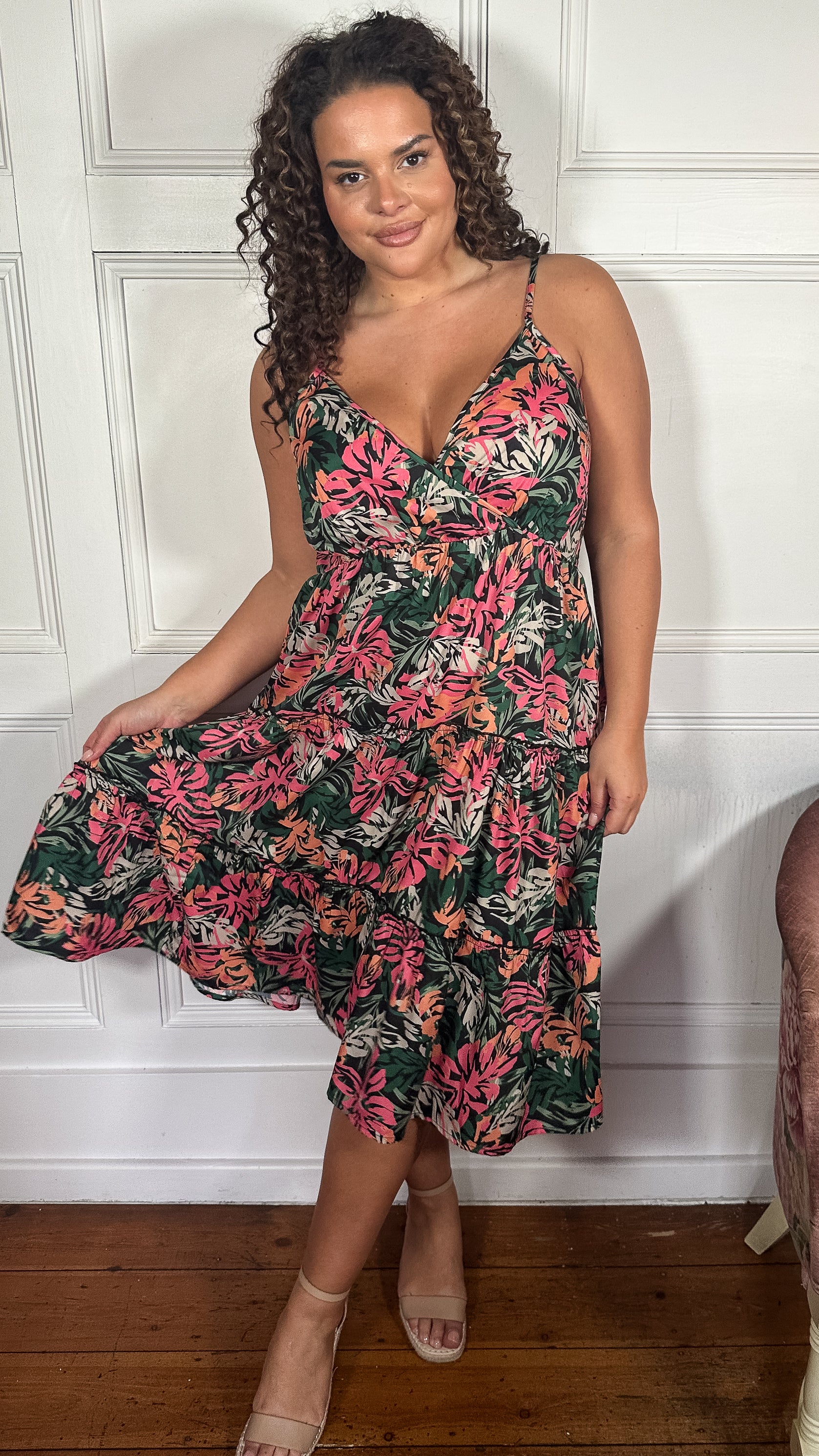 CurveWow Printed Tiered Midi Dress Black Tropical - Image 3