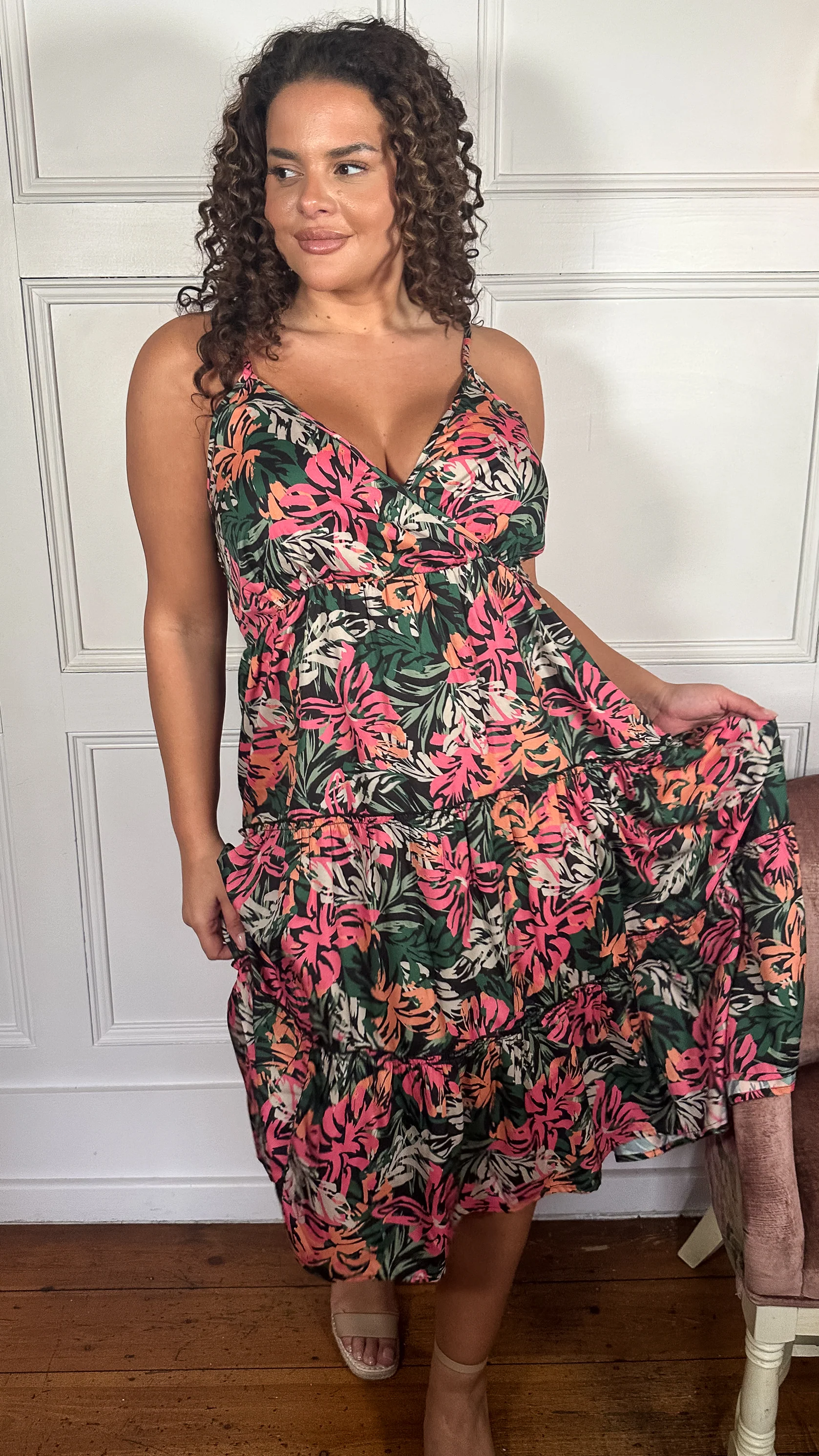 CurveWow Printed Tiered Midi Dress Black Tropical - Image 4