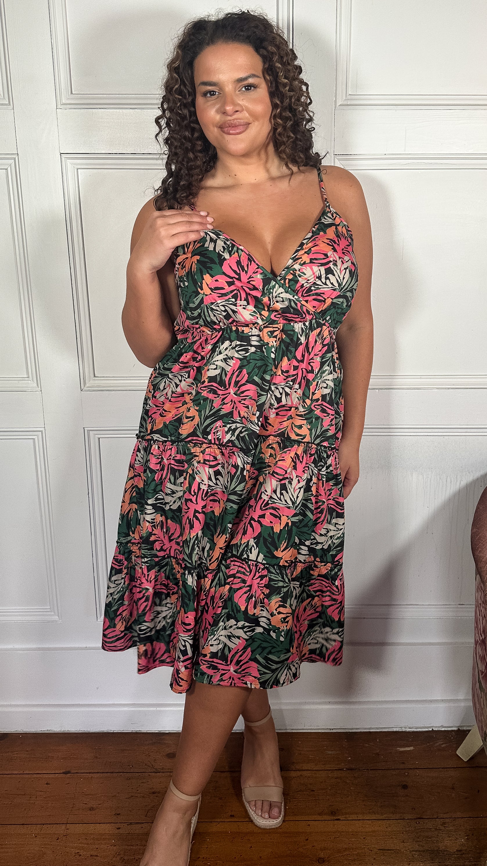 CurveWow Printed Tiered Midi Dress Black Tropical - Image 5